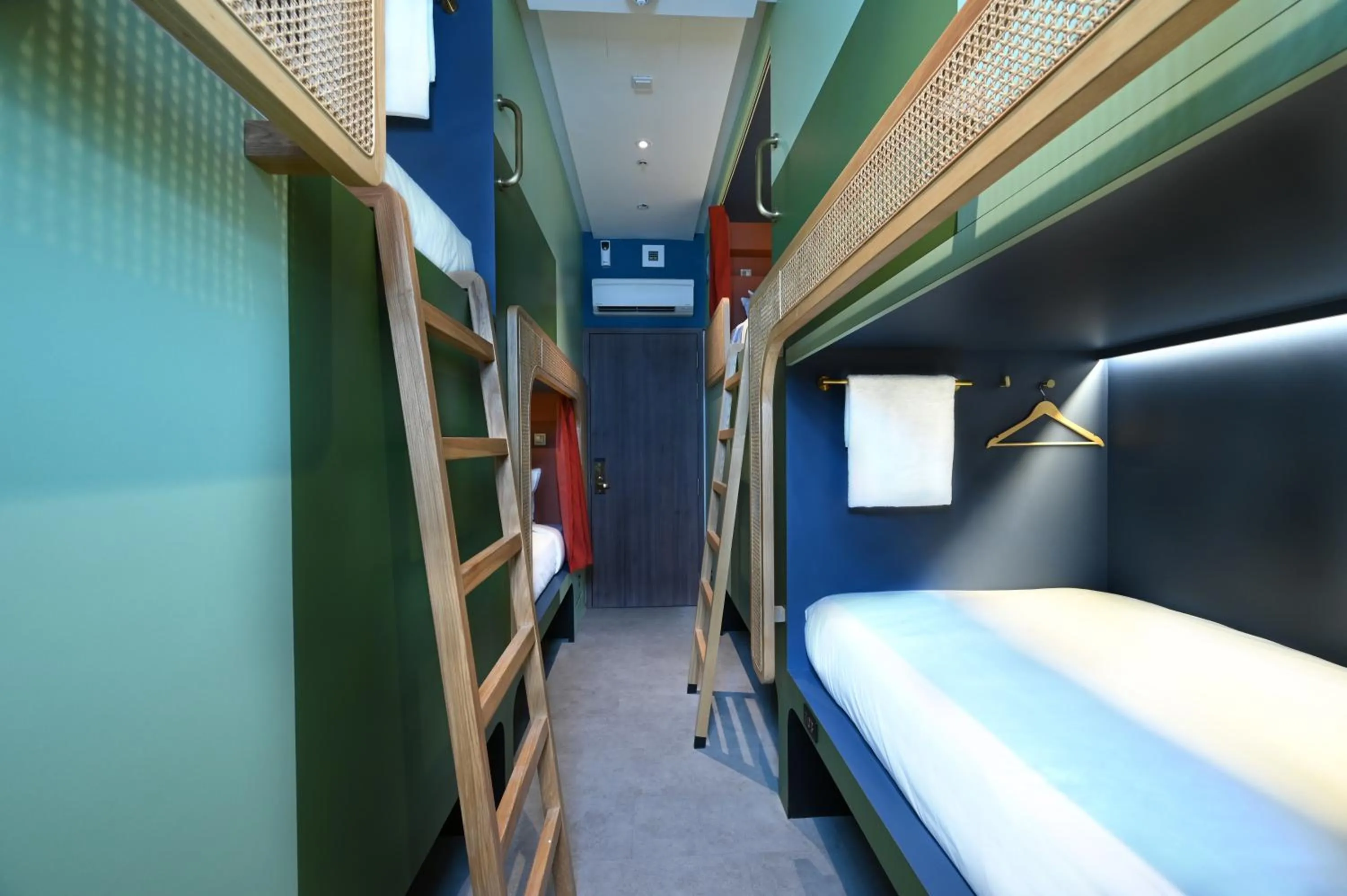 Bed in Dream Chaser Boutique Capsule Hotel