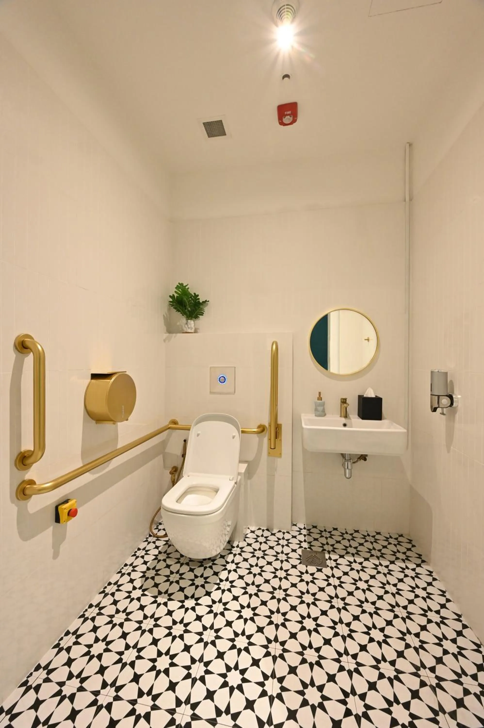 Toilet in Dream Chaser Boutique Capsule Hotel