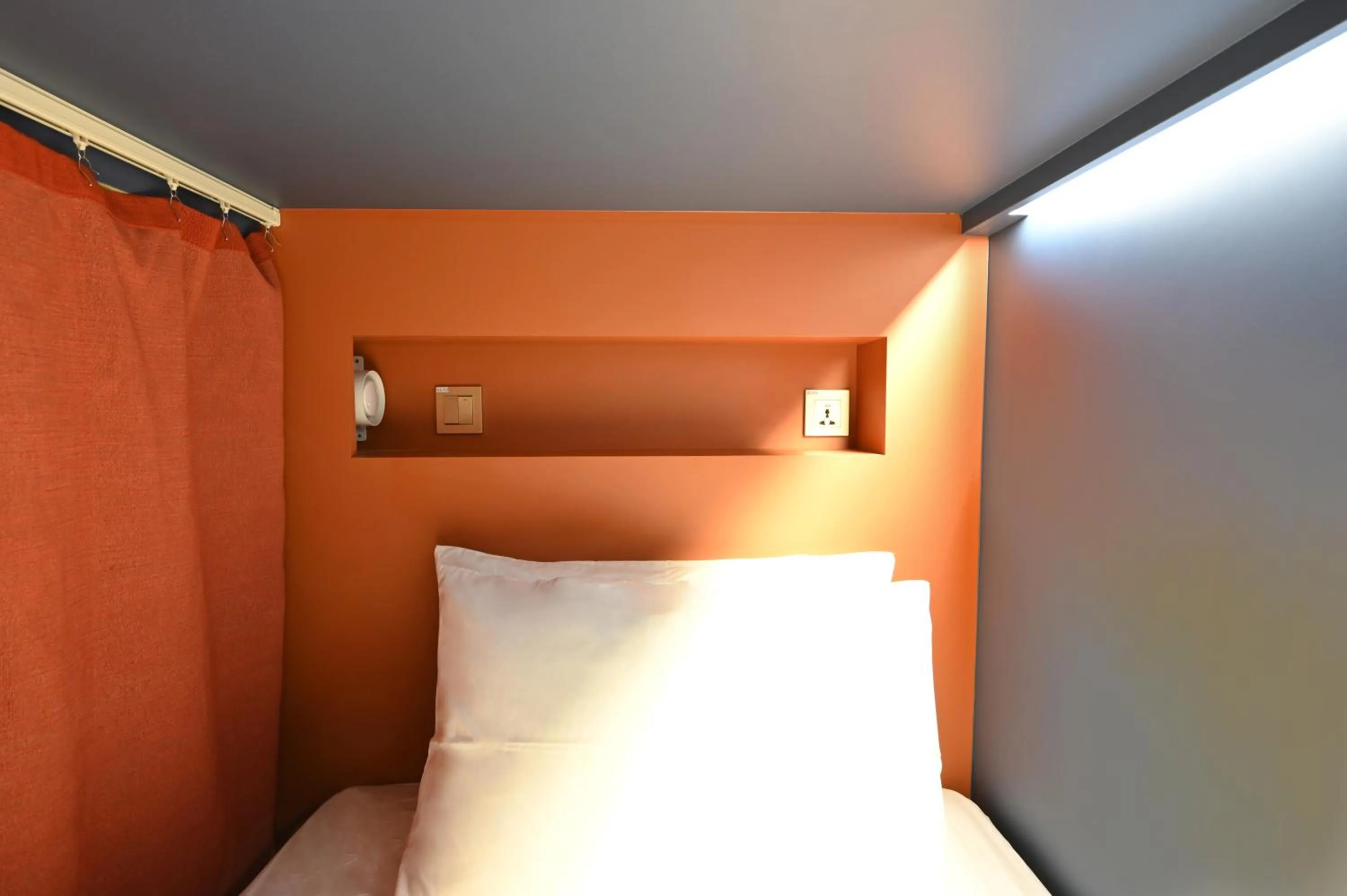 Bed in Dream Chaser Boutique Capsule Hotel