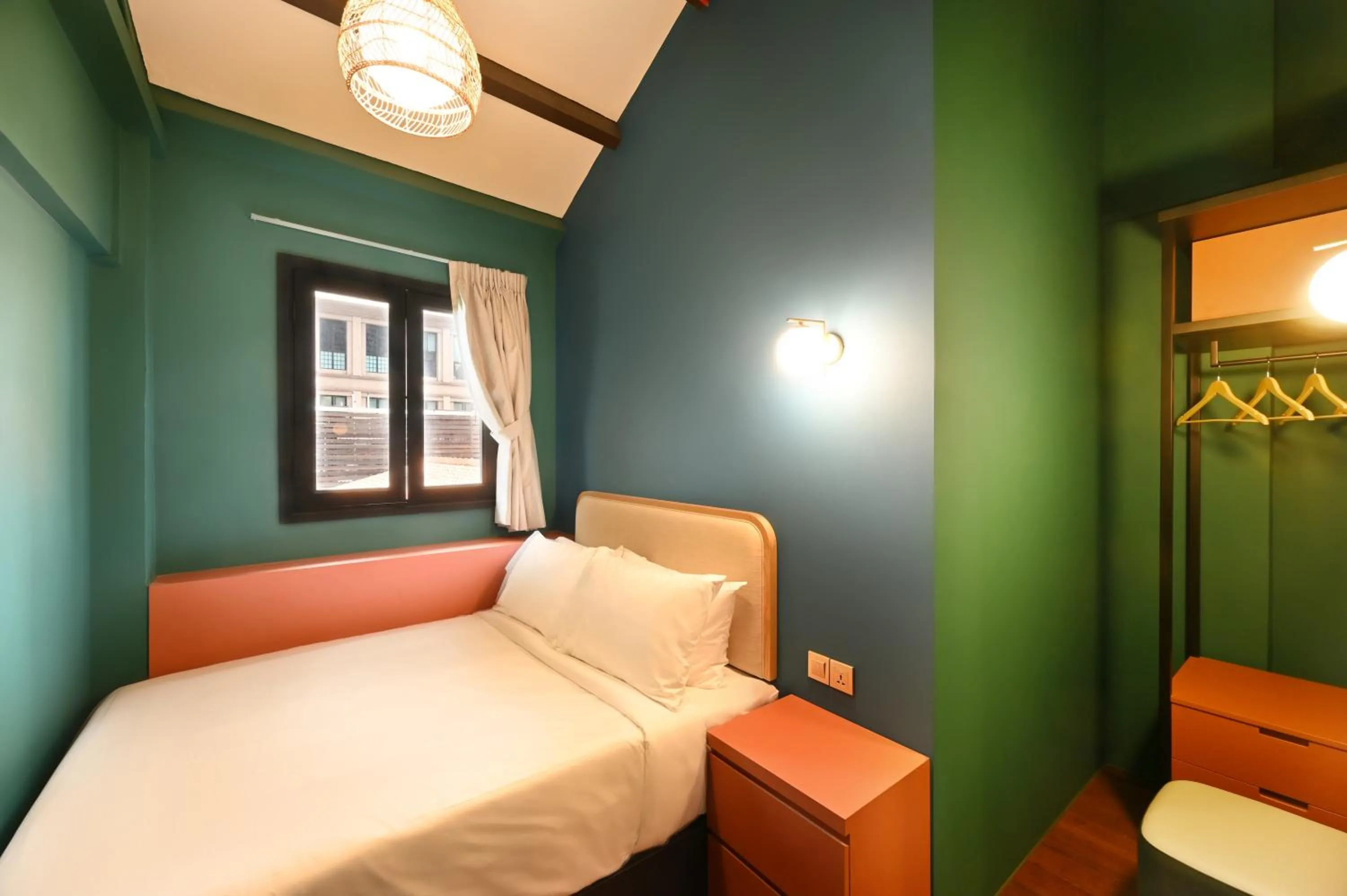 Bed in Dream Chaser Boutique Capsule Hotel