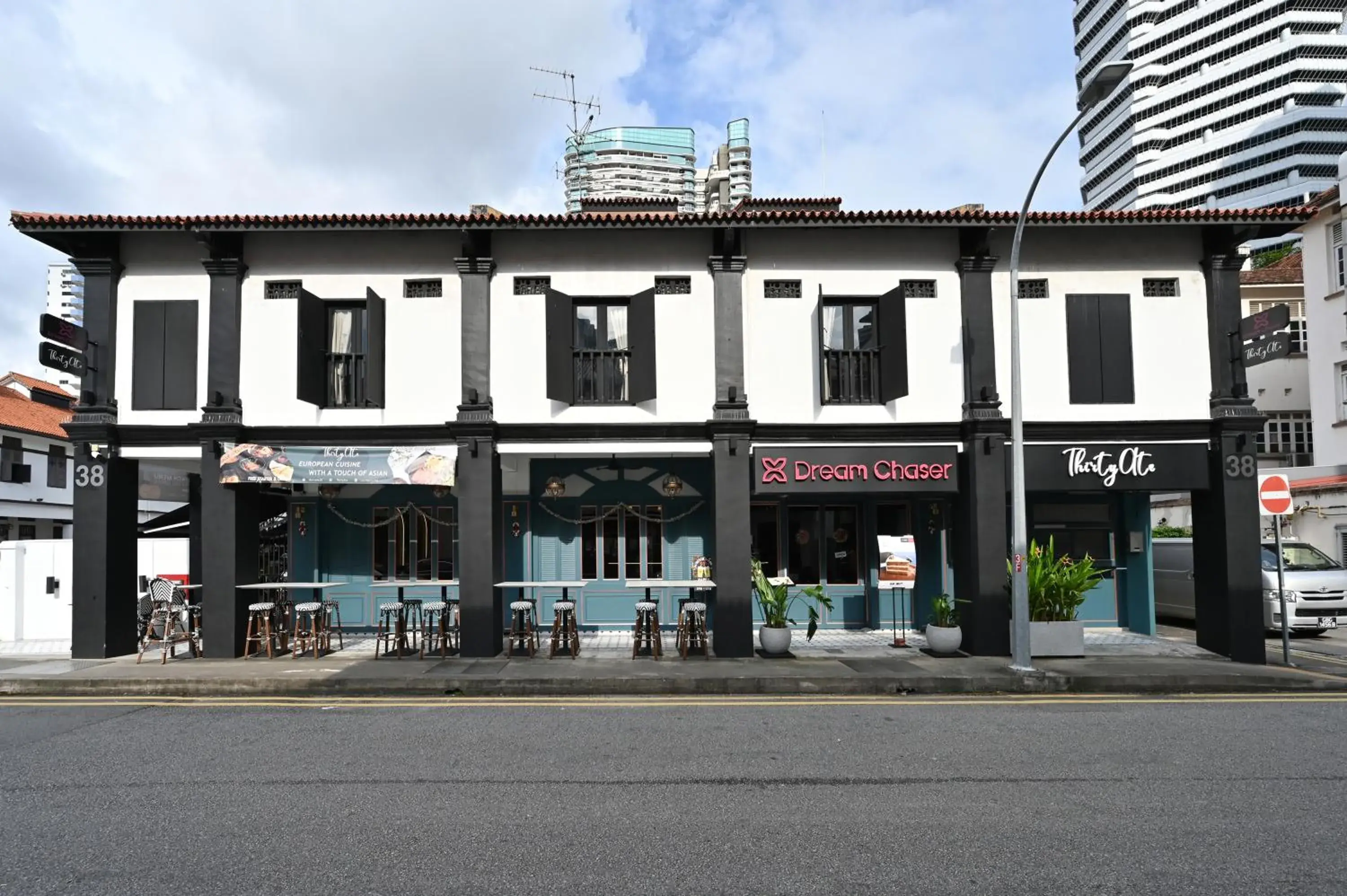 Property building in Dream Chaser Boutique Capsule Hotel Property building in Dream Chaser Boutique Capsule Hotel