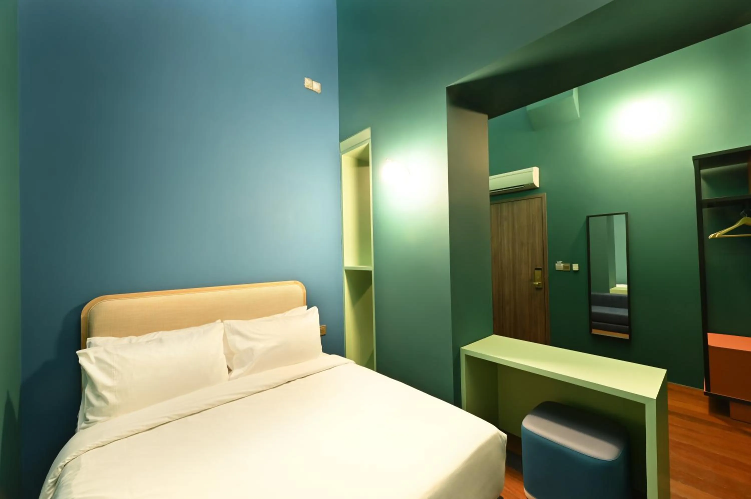 Bed in Dream Chaser Boutique Capsule Hotel