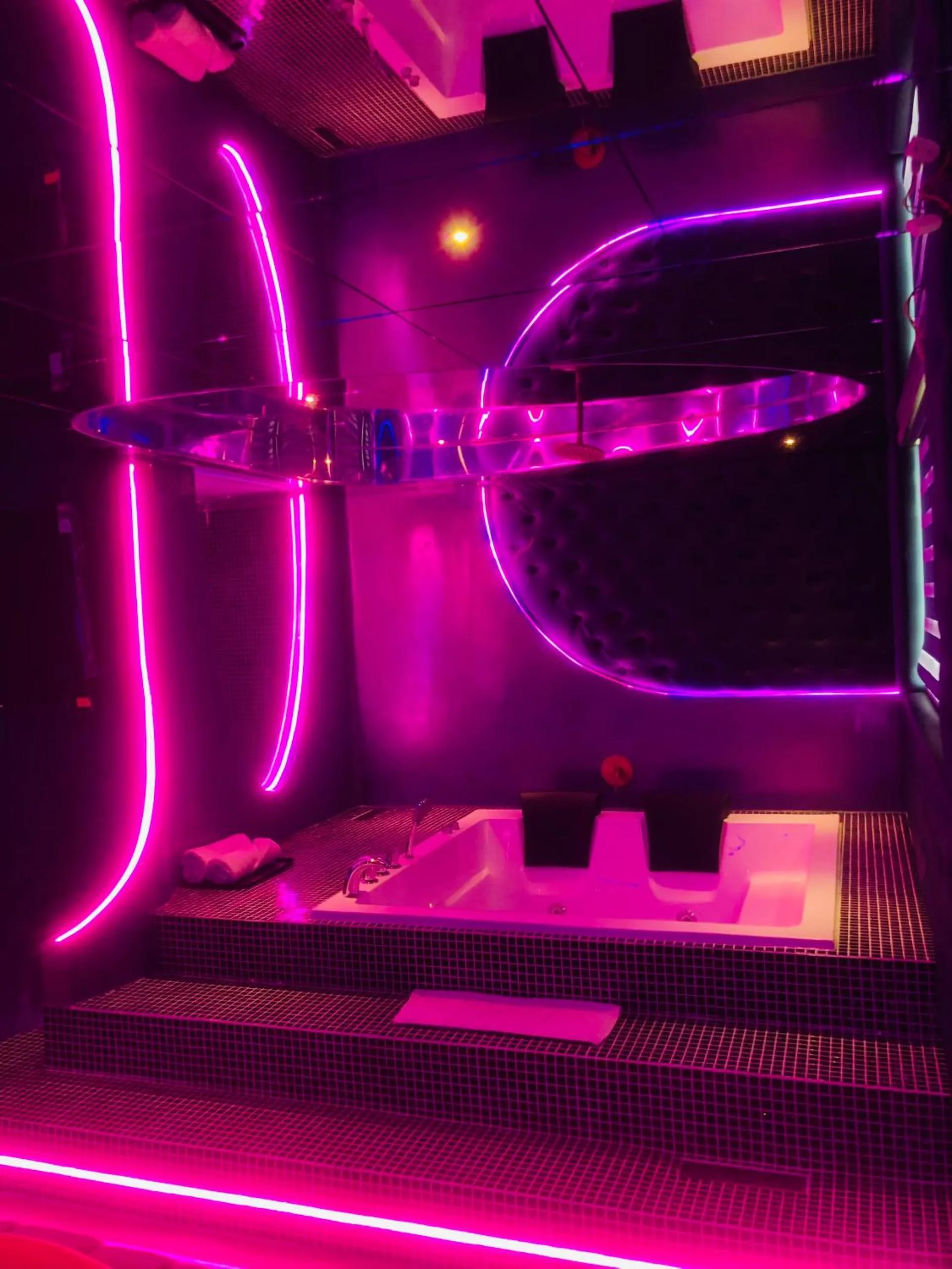 Hot Tub in Dazi Signature