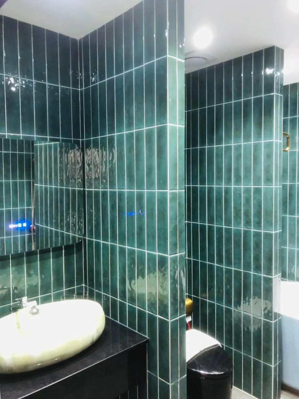 Shower in Dazi Signature