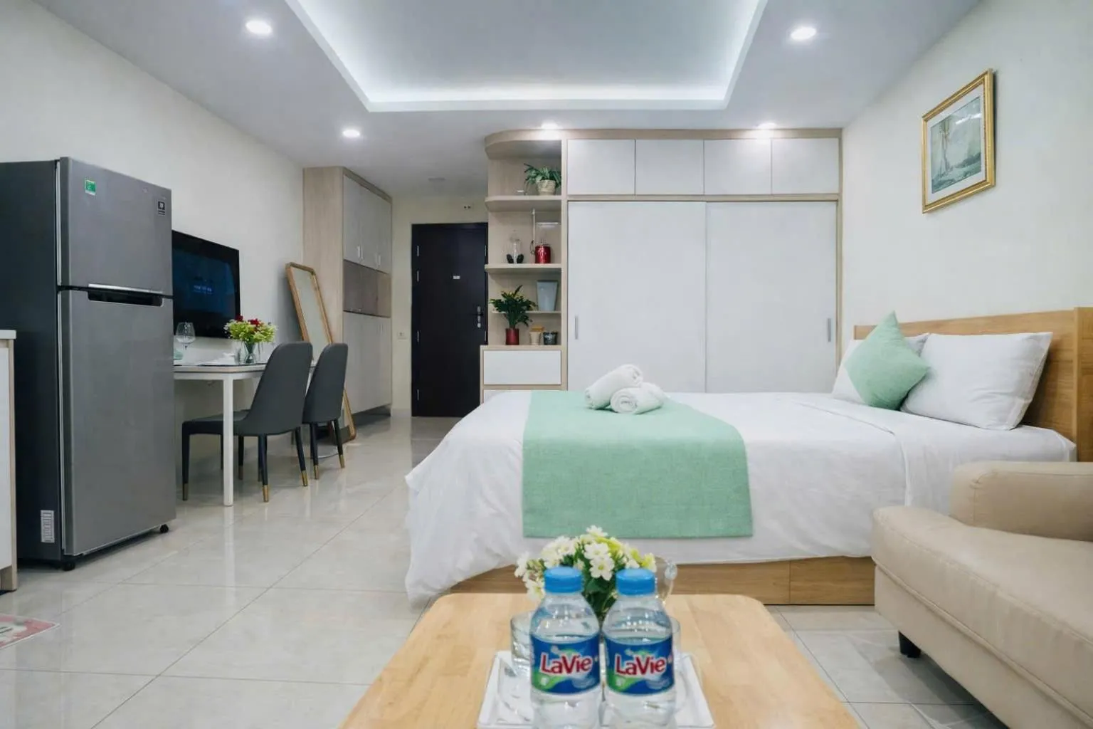 Bed in Vinhomes Dcapitale - Studio