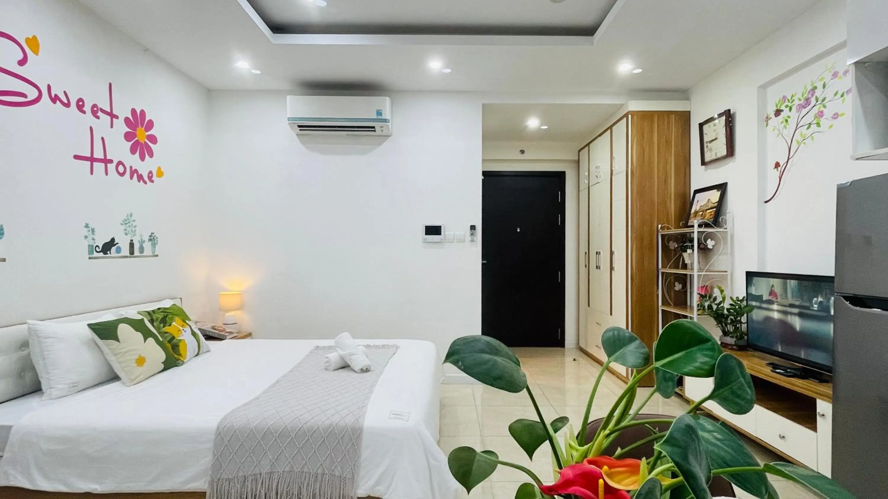 Photo of the whole room, Bed in Vinhomes Dcapitale - Studio