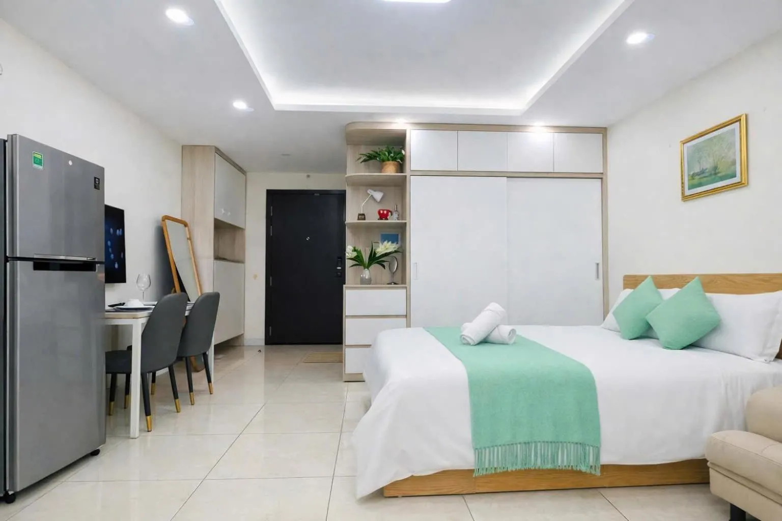Bed in Vinhomes Dcapitale - Studio