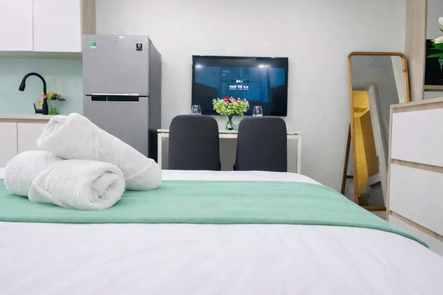 Bed in Vinhomes Dcapitale - Studio