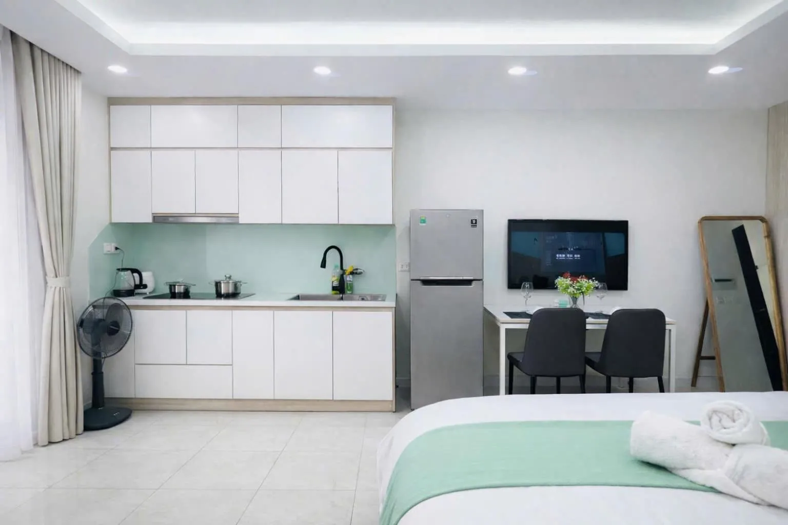 Bed in Vinhomes Dcapitale - Studio