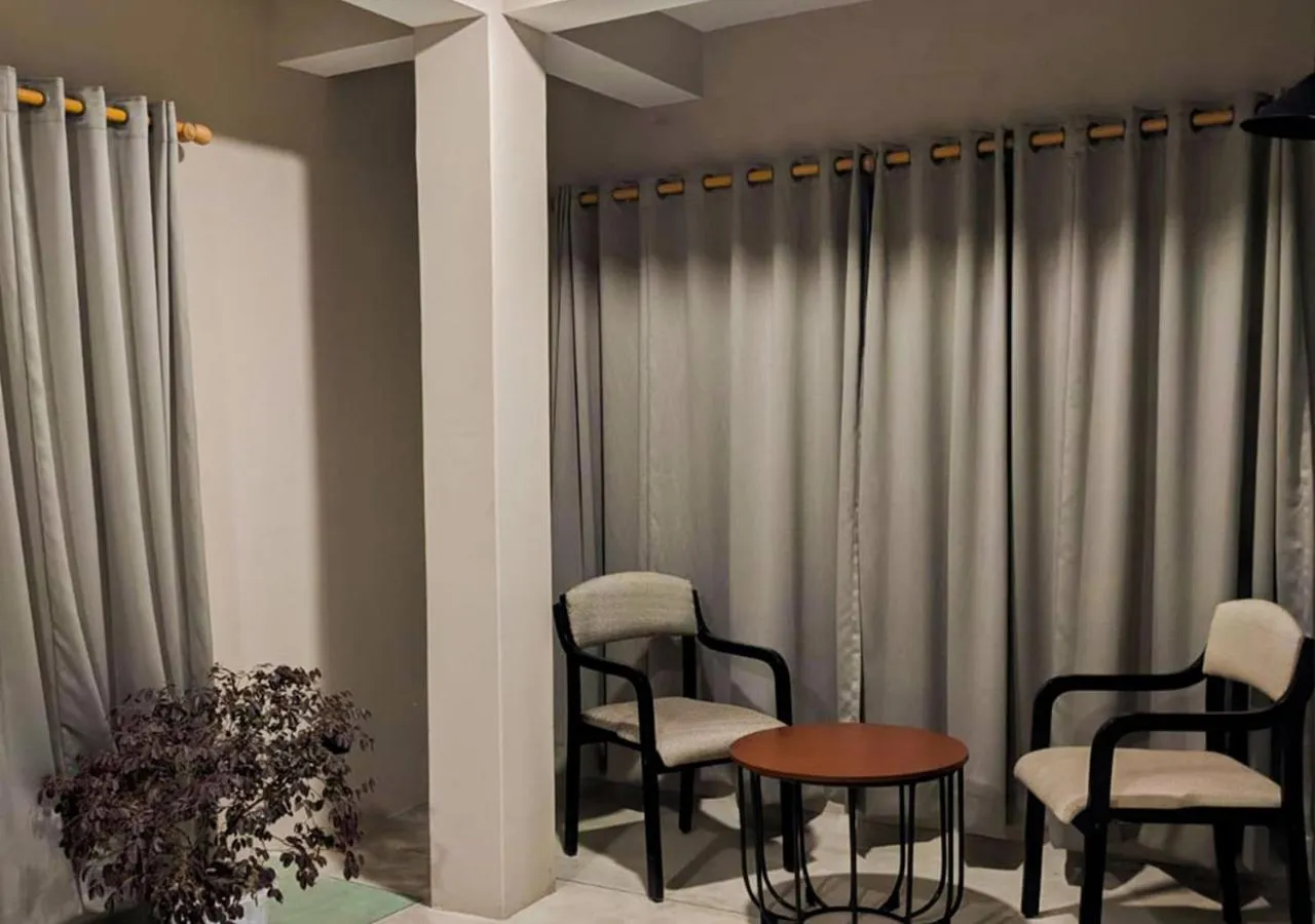 Seating area in The Oak Retreat Lamahatta