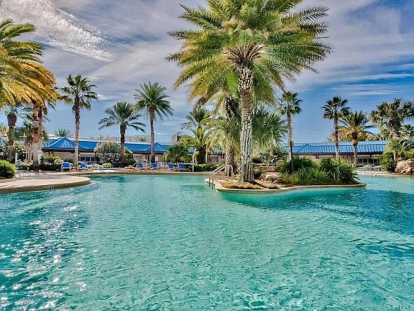 Sunrise Surprise 9th floor 2BR 2 BA King Suite Beach shuttle, heated pool!