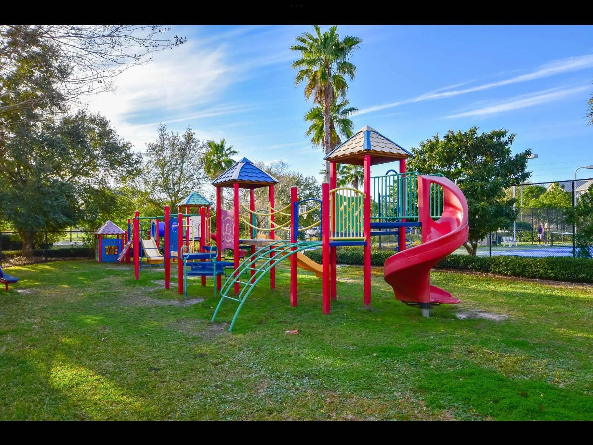 Sunrise Surprise 9th floor 2BR 2 BA King Suite Beach shuttle, heated pool!