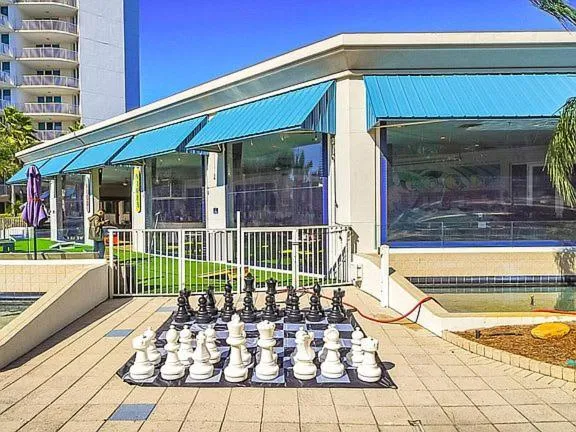 Sunrise Surprise 9th floor 2BR 2 BA King Suite Beach shuttle, heated pool!