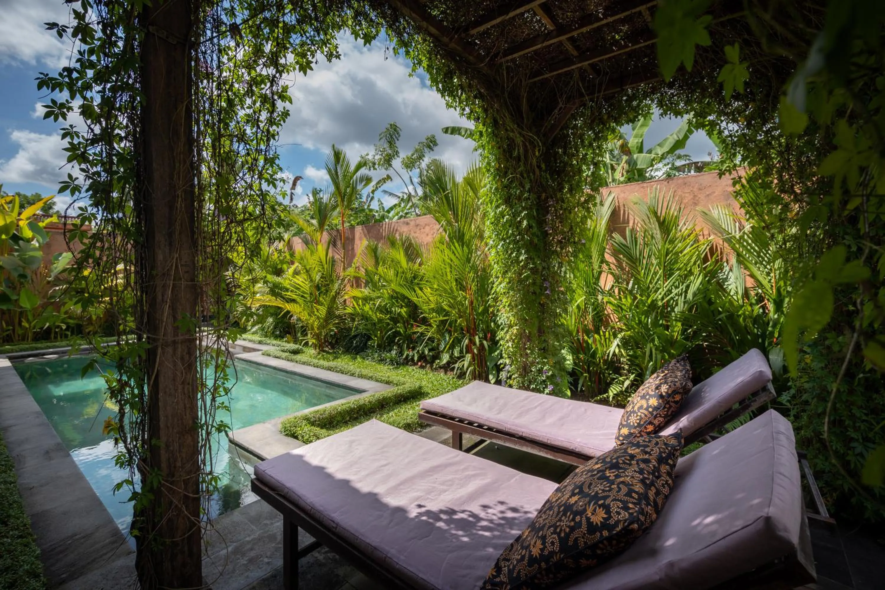 Swimming pool in Genie Private Villa by Travellink Bali