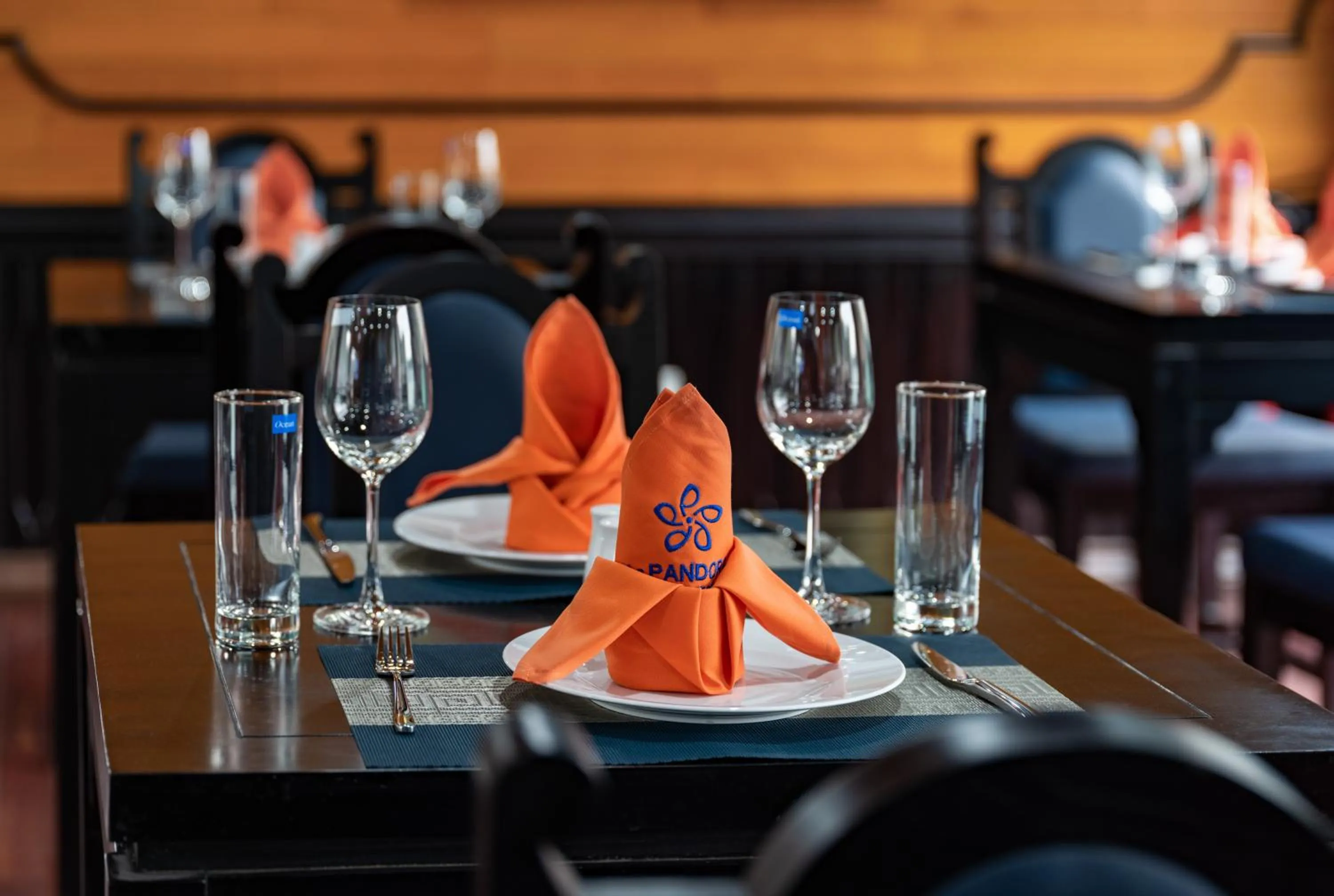 Drinks in La Pandora Boutique Cruises