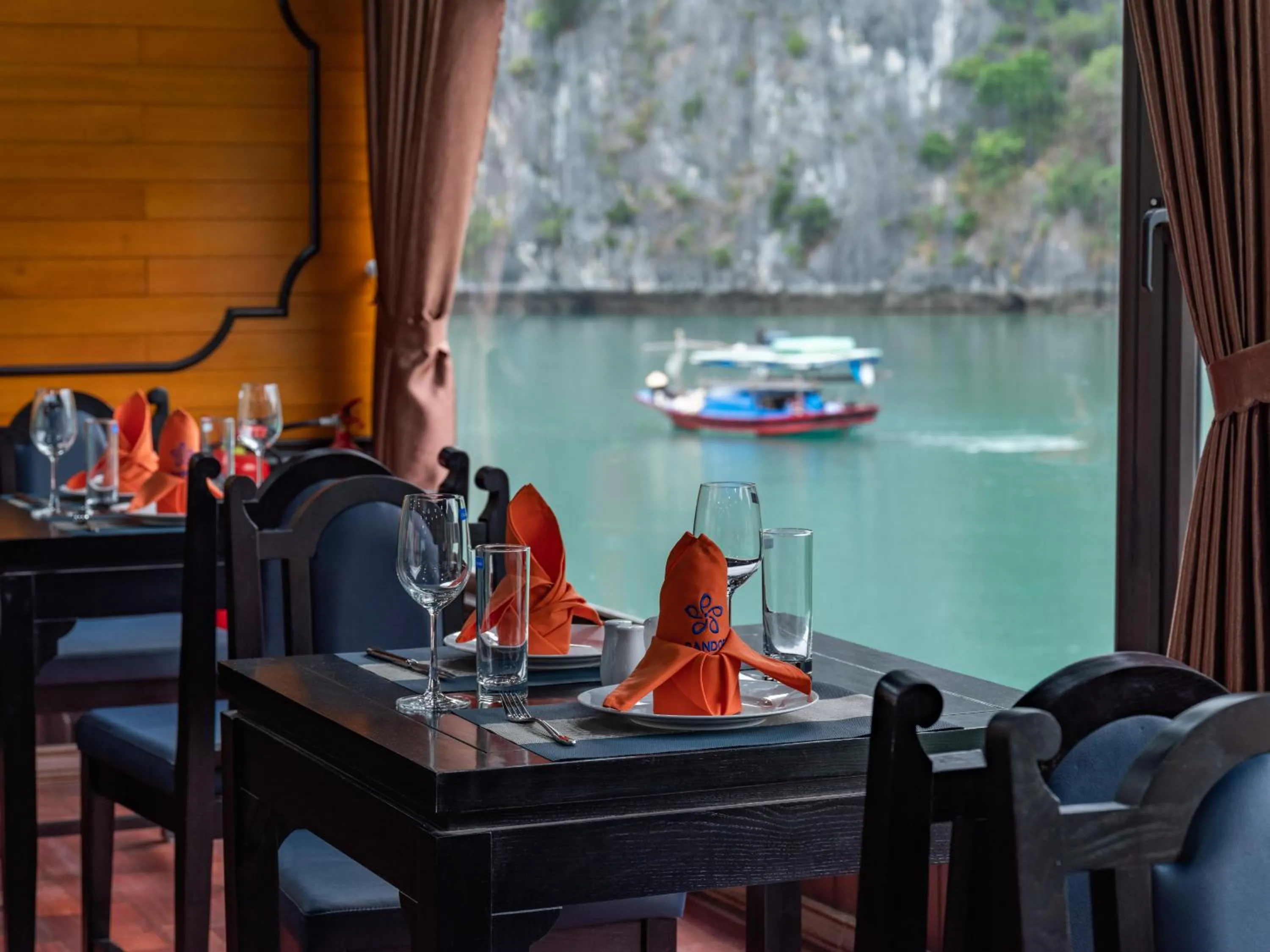 Restaurant/places to eat in La Pandora Boutique Cruises