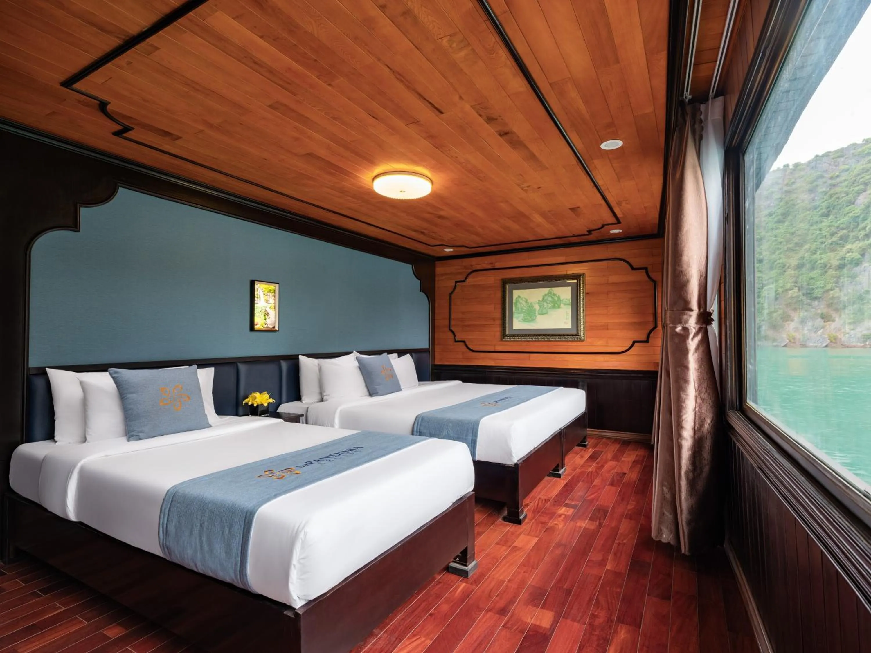 Bed in La Pandora Boutique Cruises