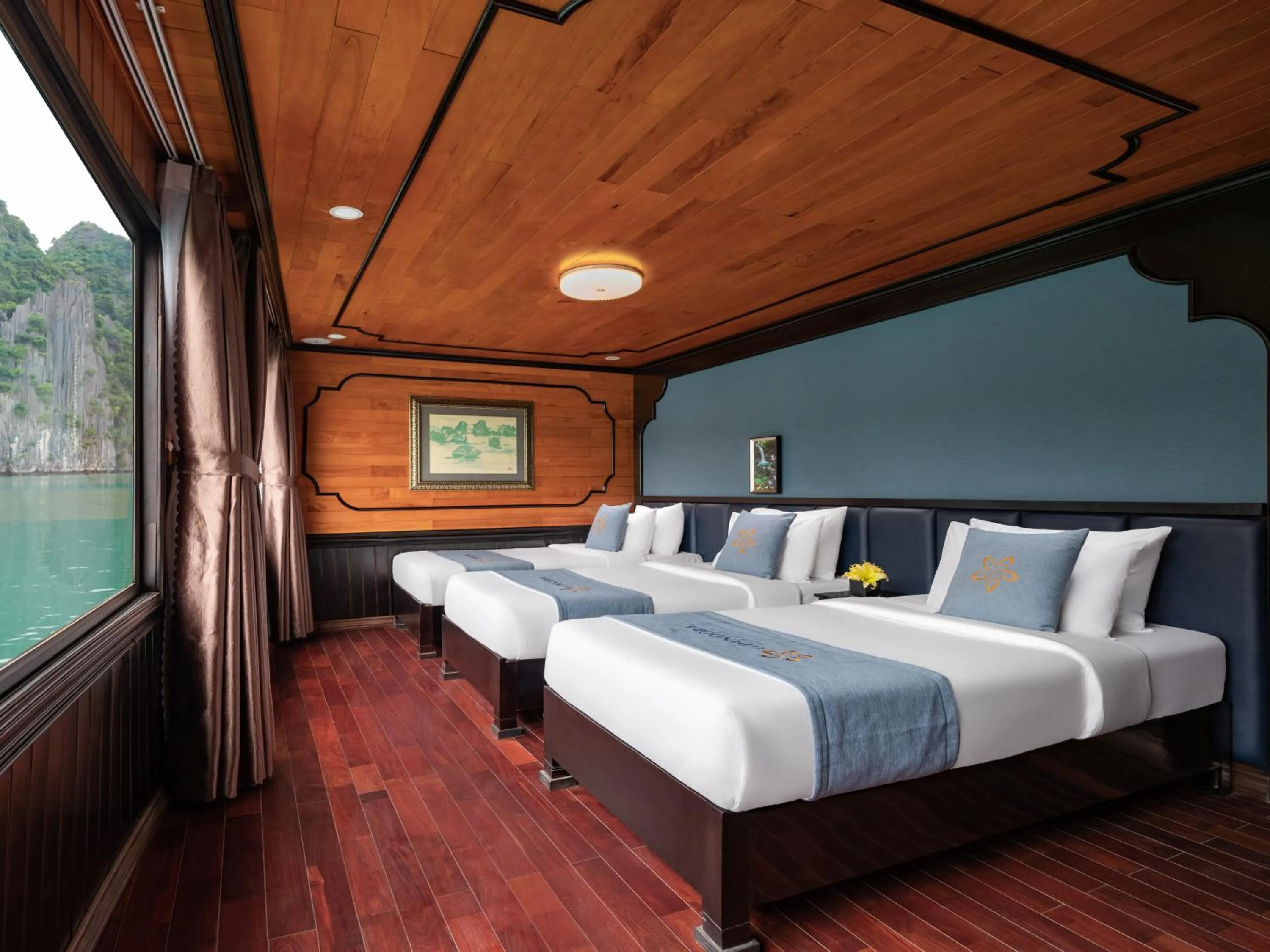 Bed in La Pandora Boutique Cruises