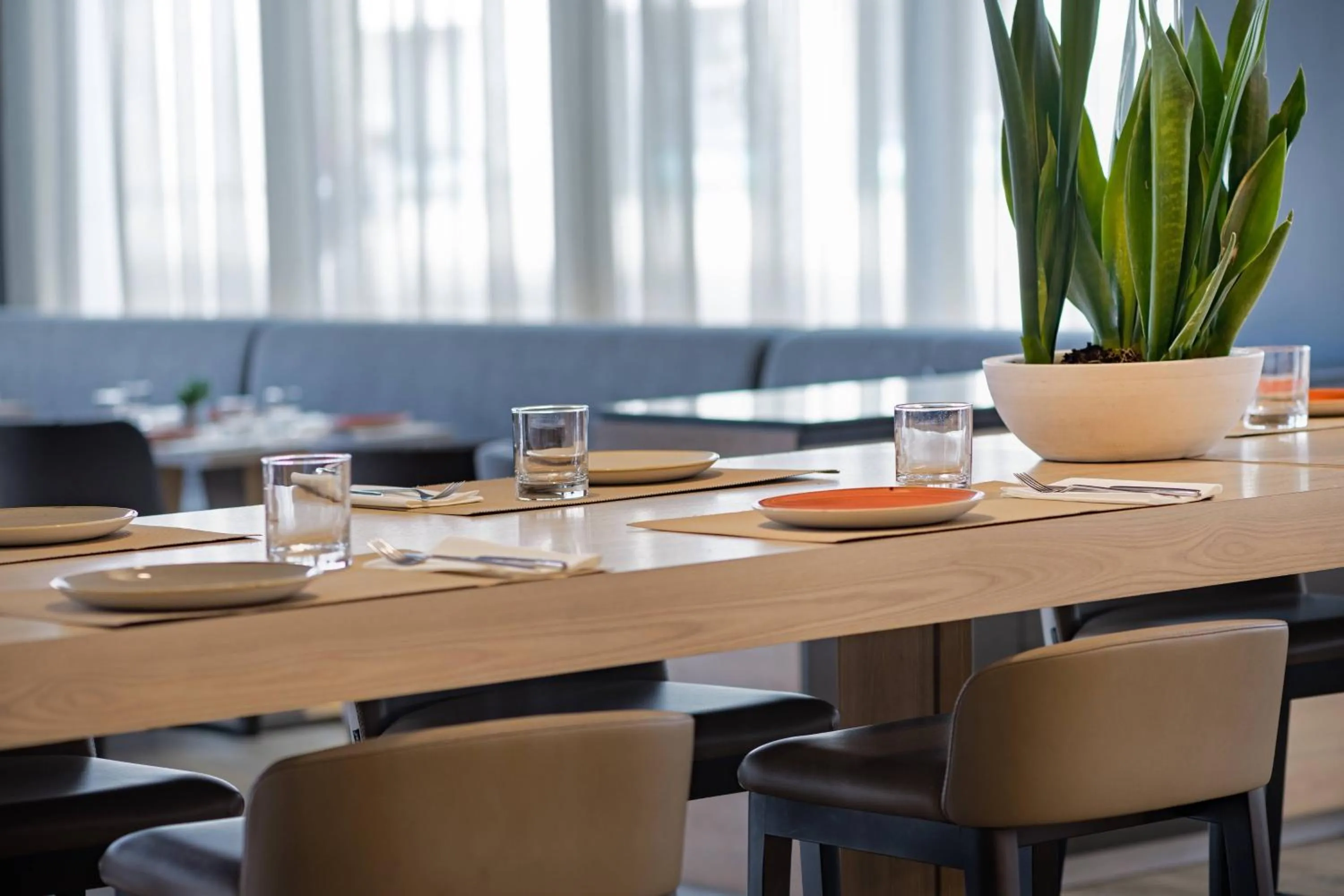 Lounge or bar in AC Hotel Madrid Feria by Marriott