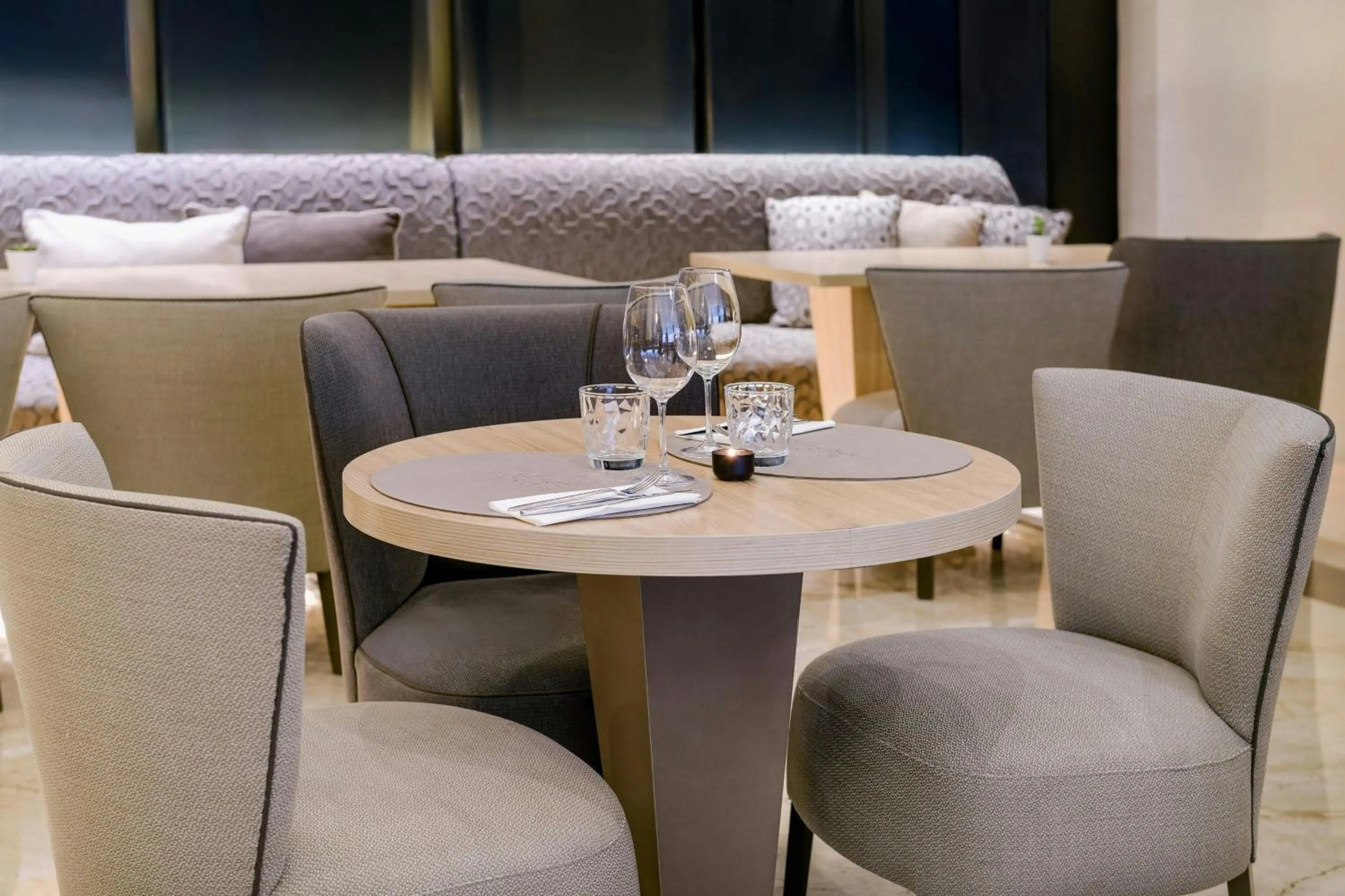 Lounge or bar in AC Hotel Madrid Feria by Marriott