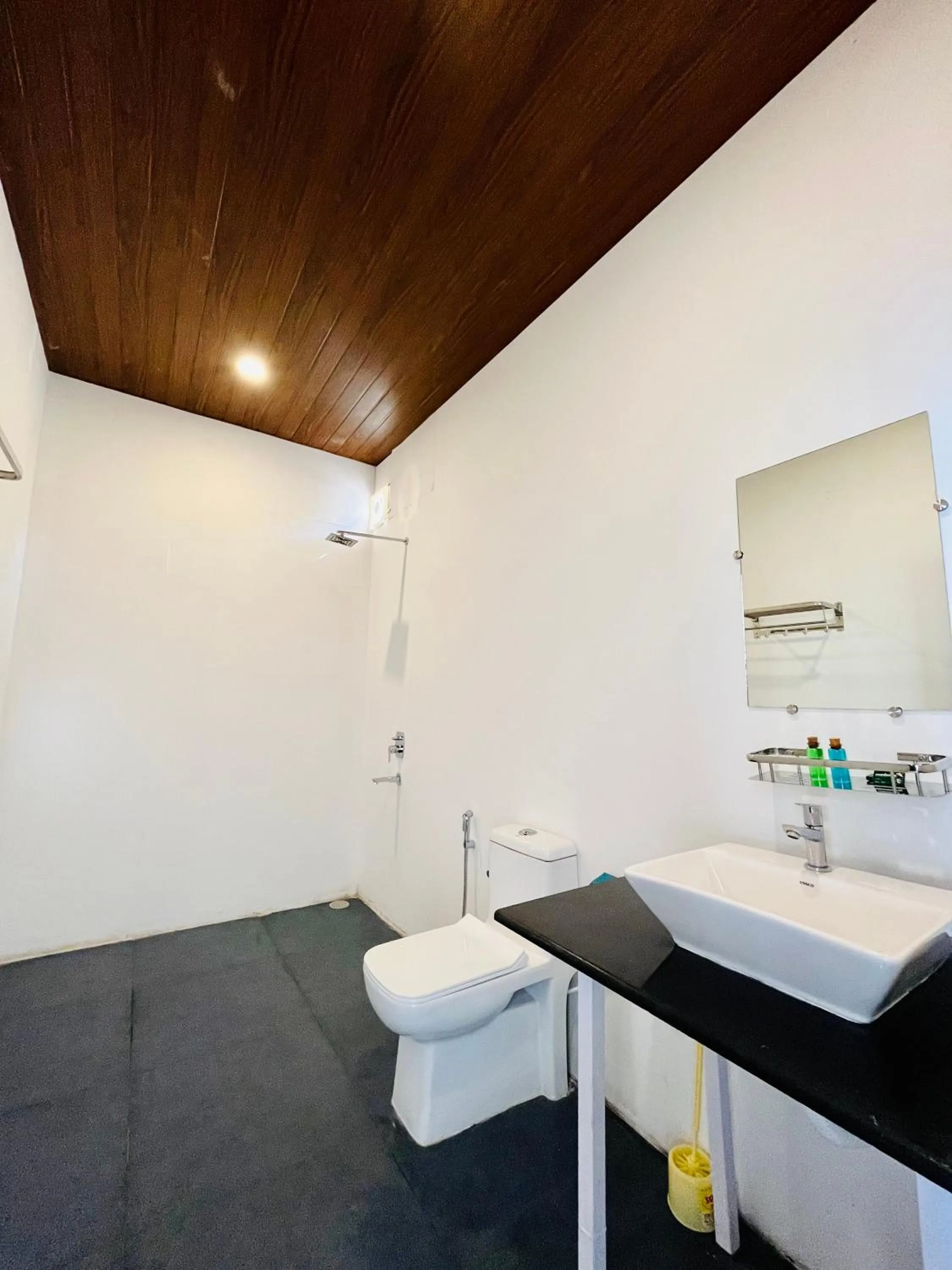 Shower in Crystall Goa Turquoise Edition