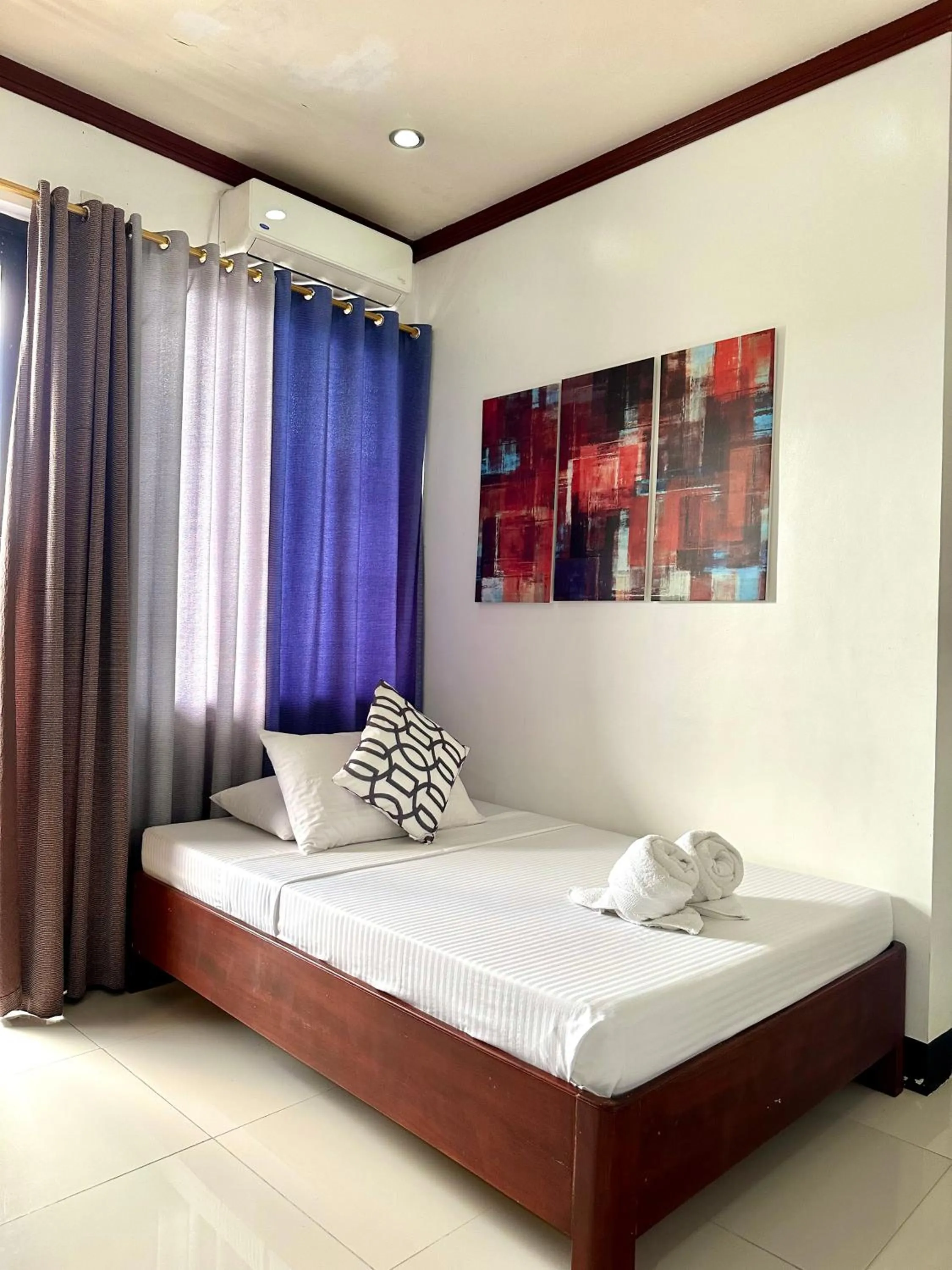 Endless Summer Hotel Baler