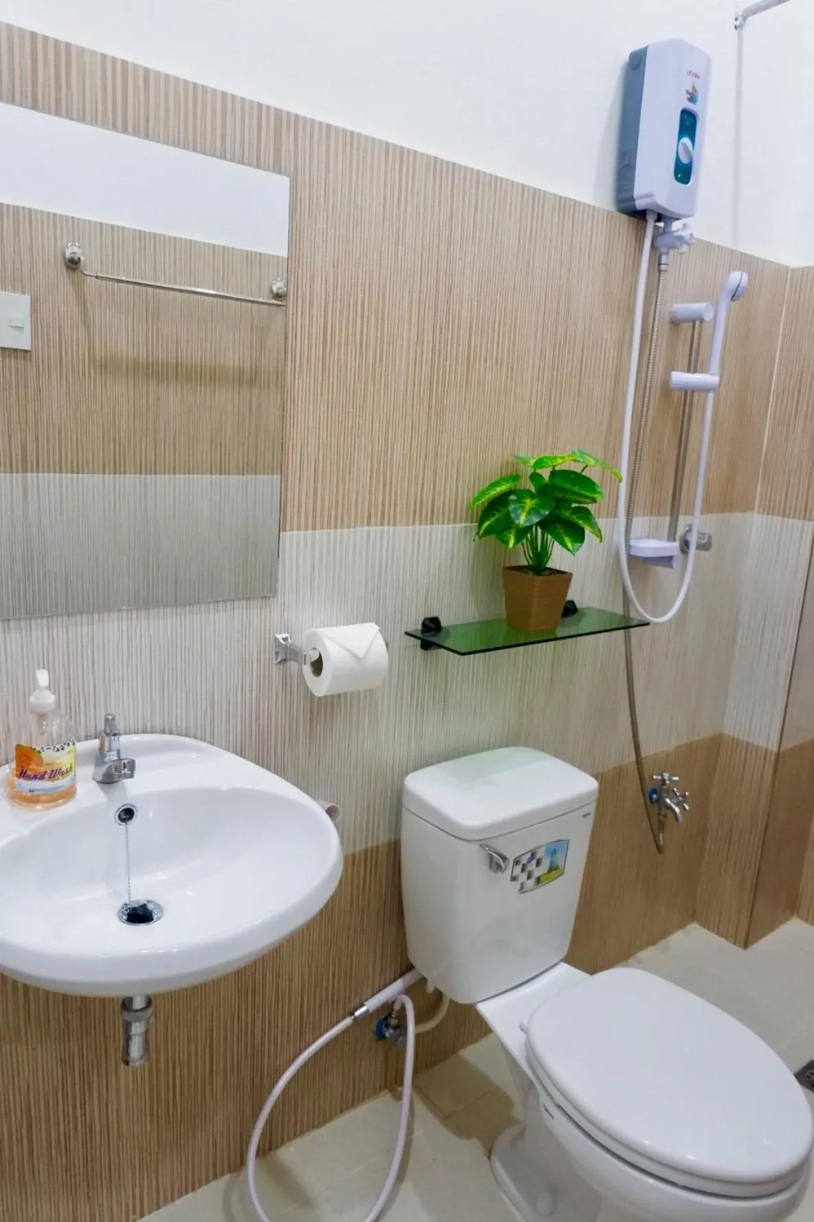 Shower in Endless Summer Hotel Baler