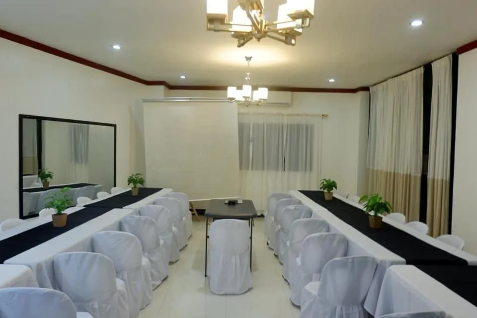 Endless Summer Hotel Baler