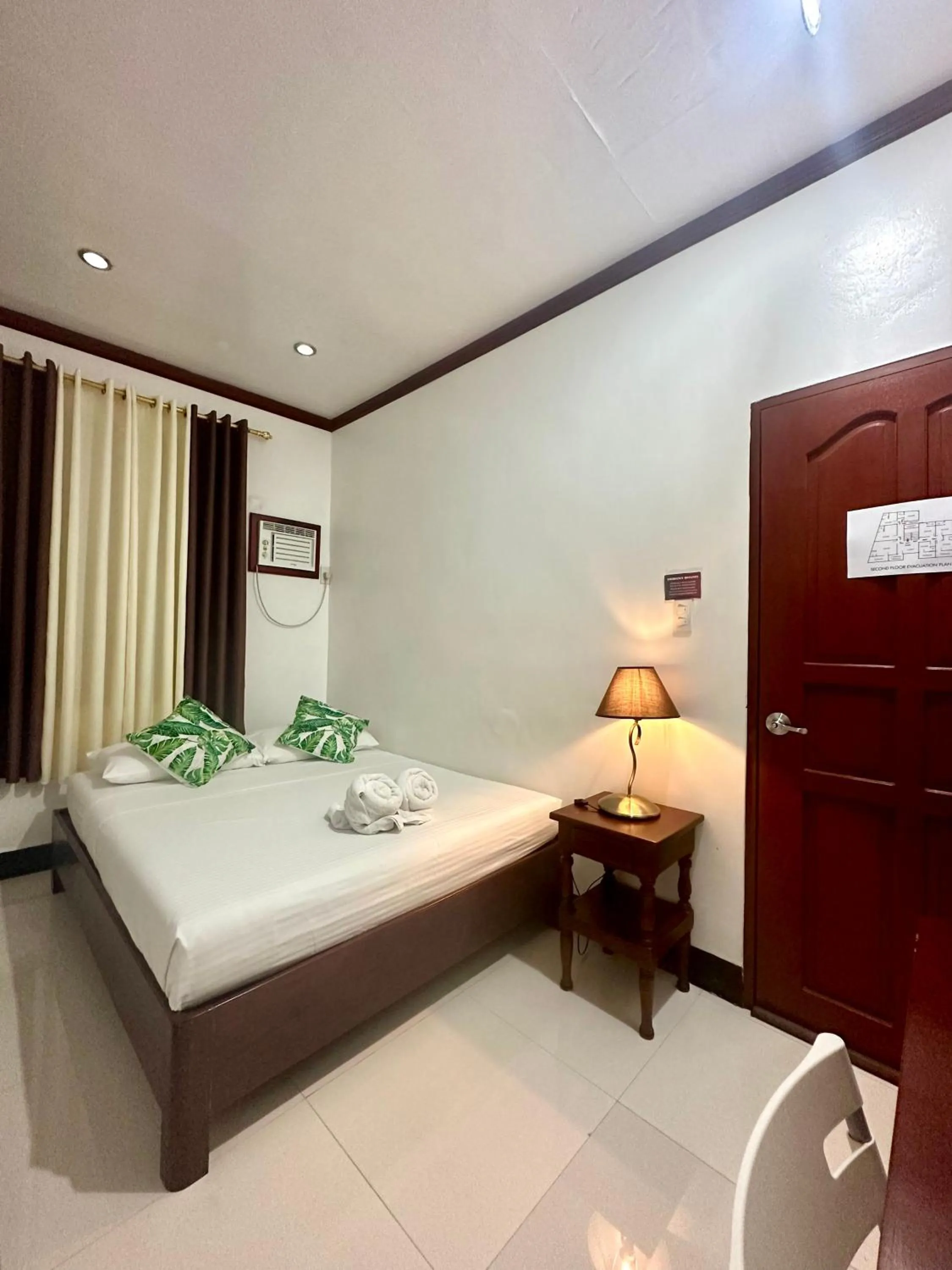 Endless Summer Hotel Baler