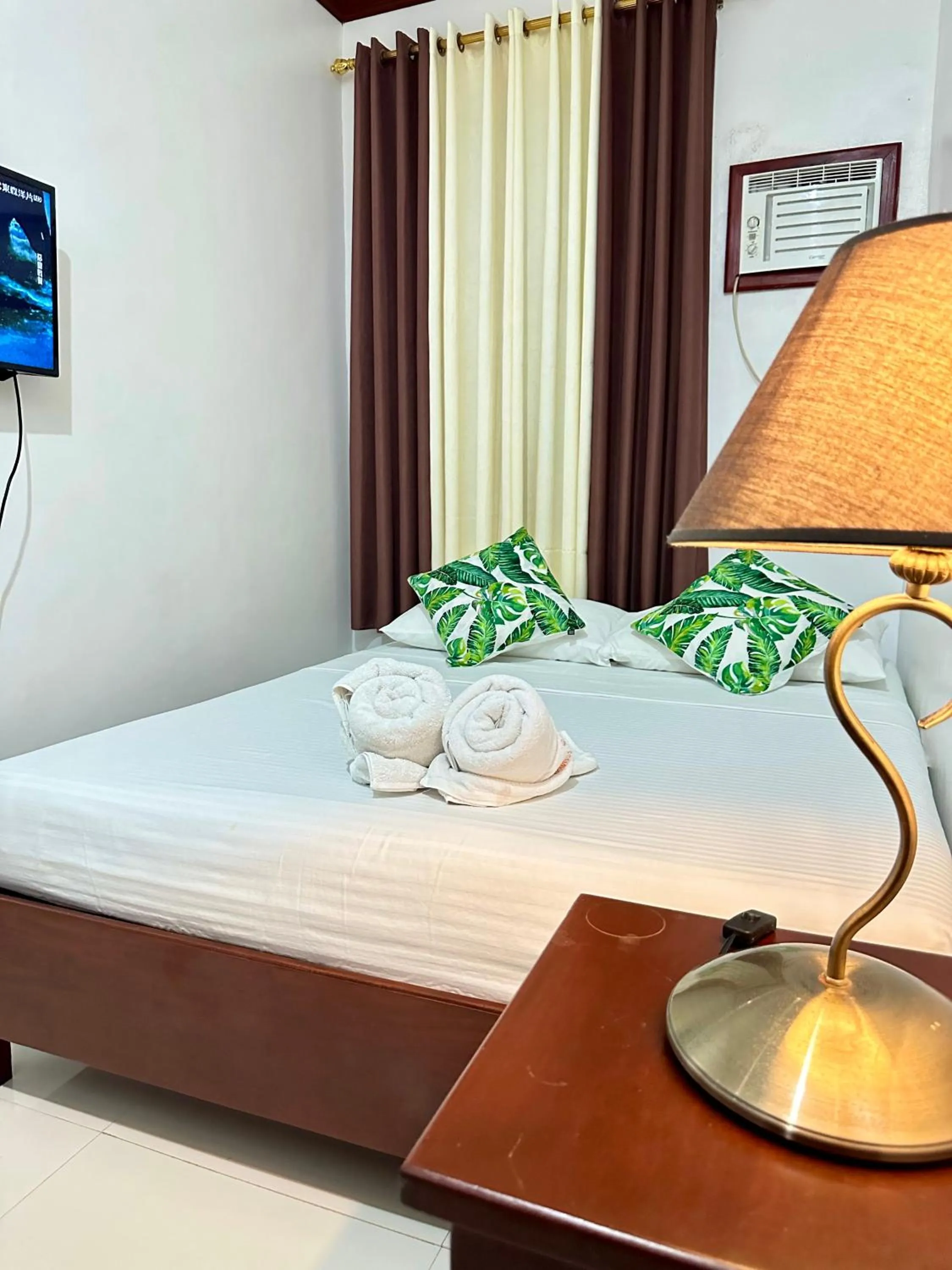 Endless Summer Hotel Baler