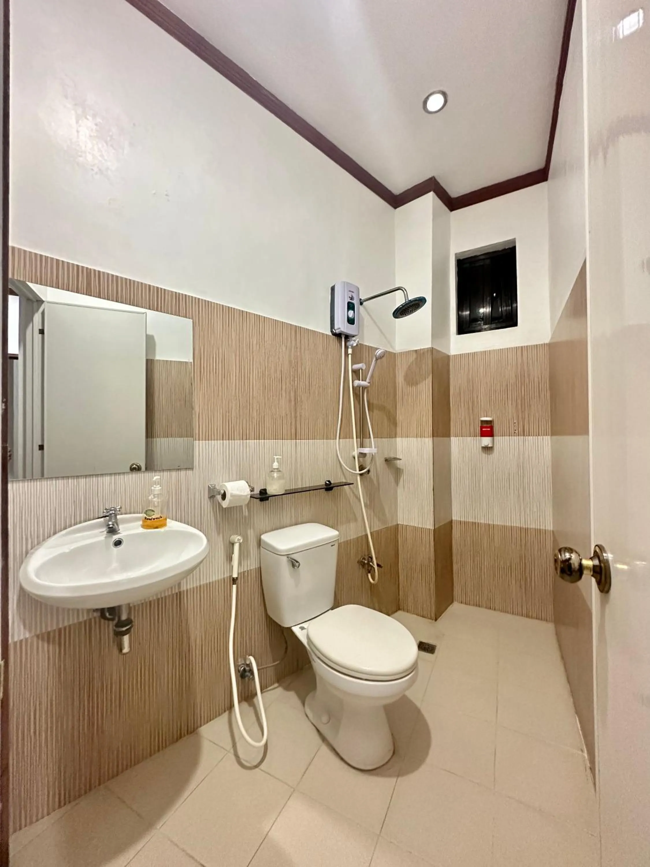 Endless Summer Hotel Baler