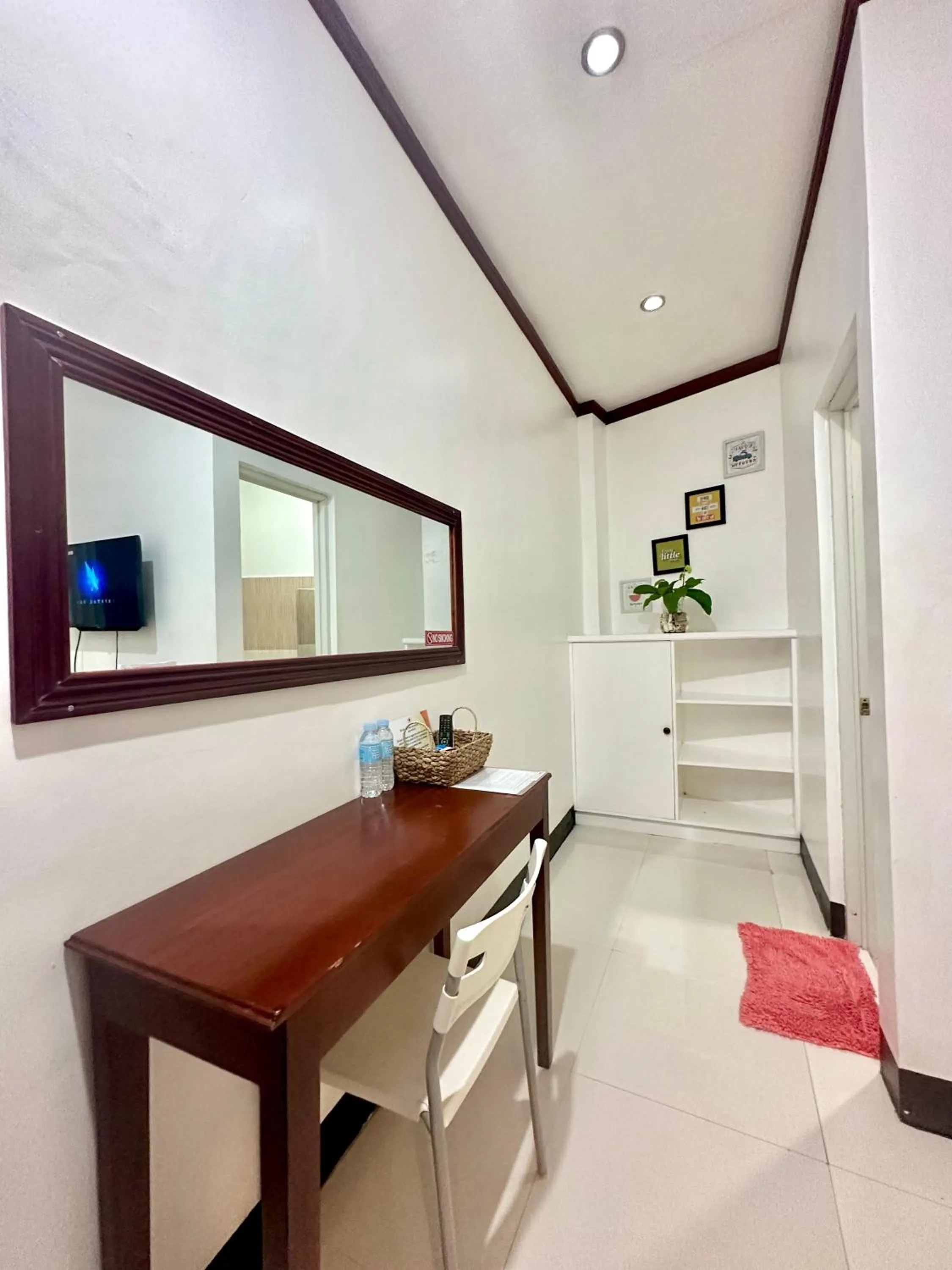 Endless Summer Hotel Baler