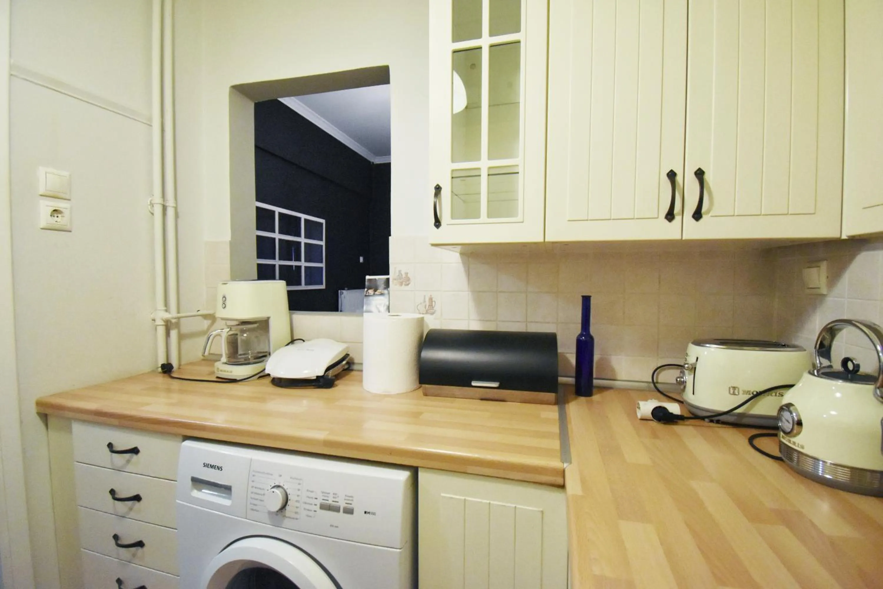 Seven Seconds Away Apartment