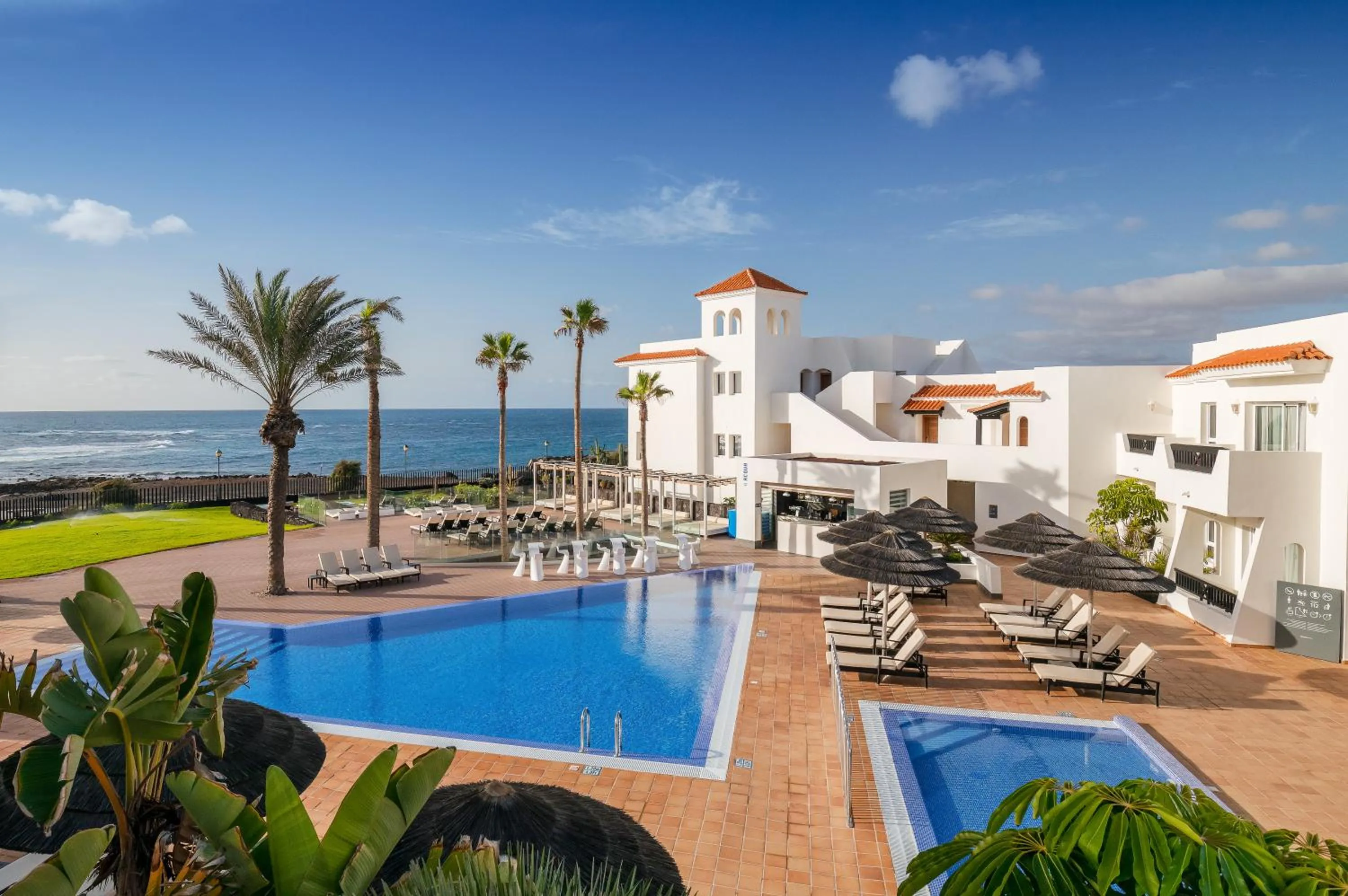 Swimming pool in Barceló Fuerteventura Royal Level