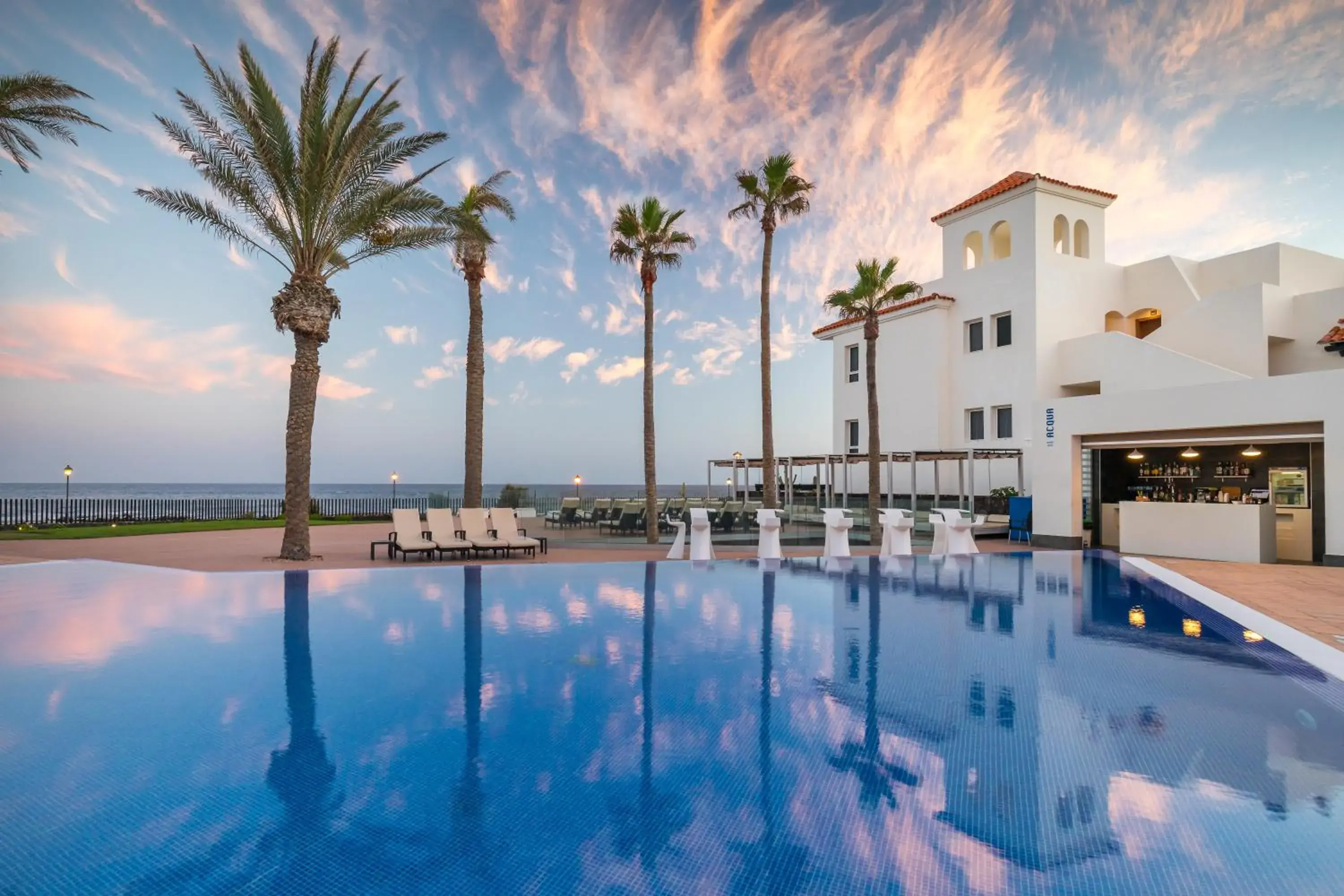 Swimming pool in Barceló Fuerteventura Royal Level Swimming pool in Barceló Fuerteventura Royal Level