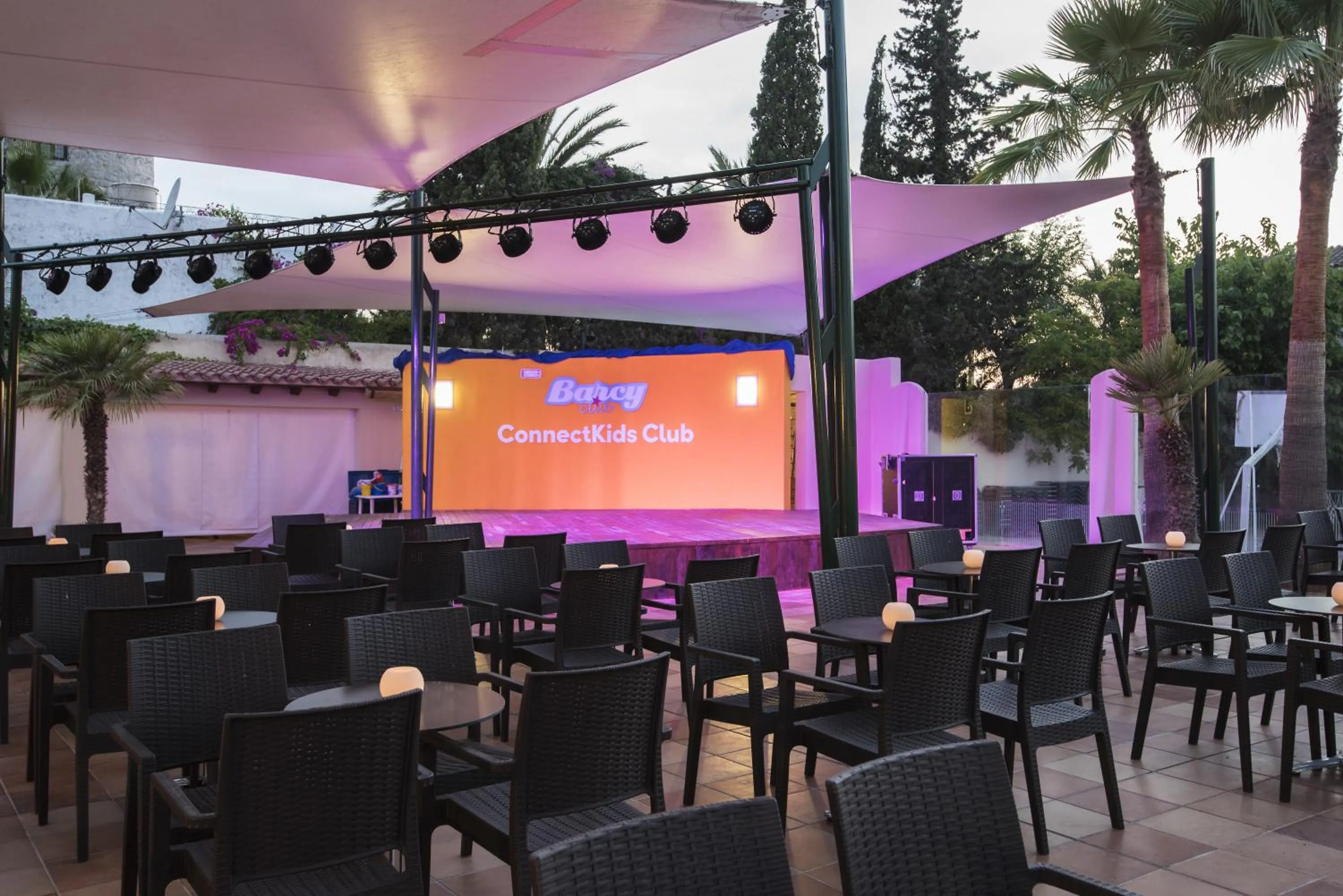 Evening entertainment in Occidental Ibiza - All Inclusive