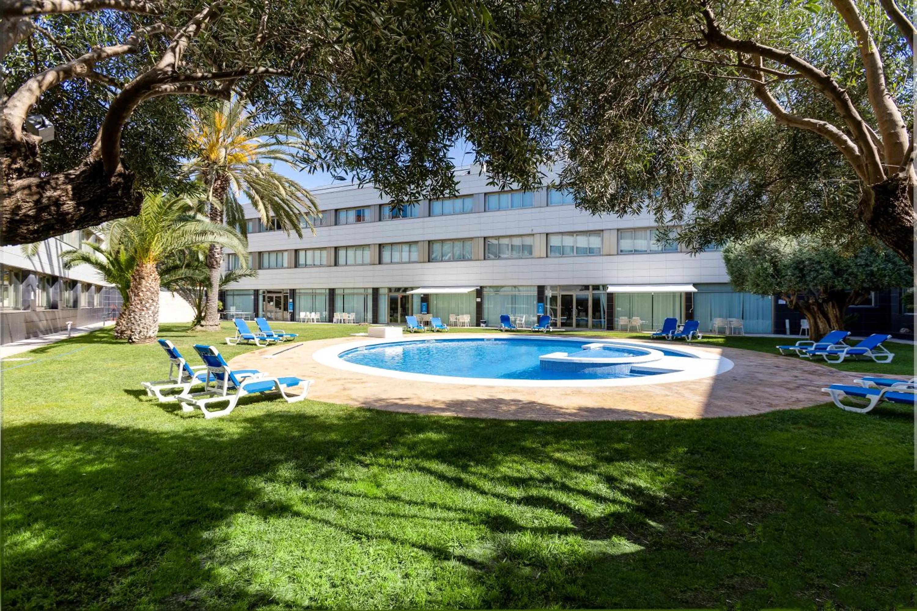 Swimming pool in Daniya Alicante