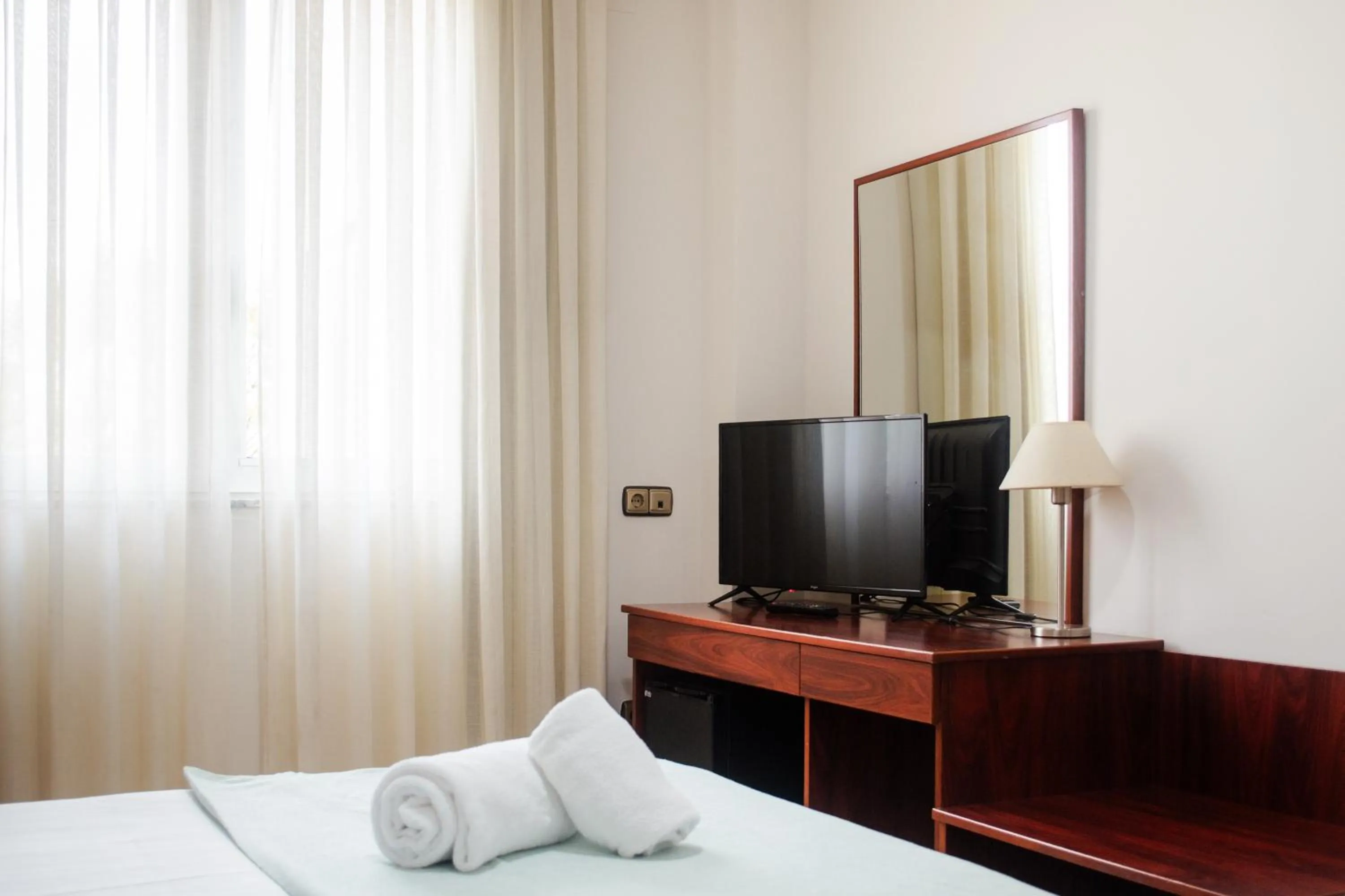 furniture, Bed in Checkin Valencia Ciscar