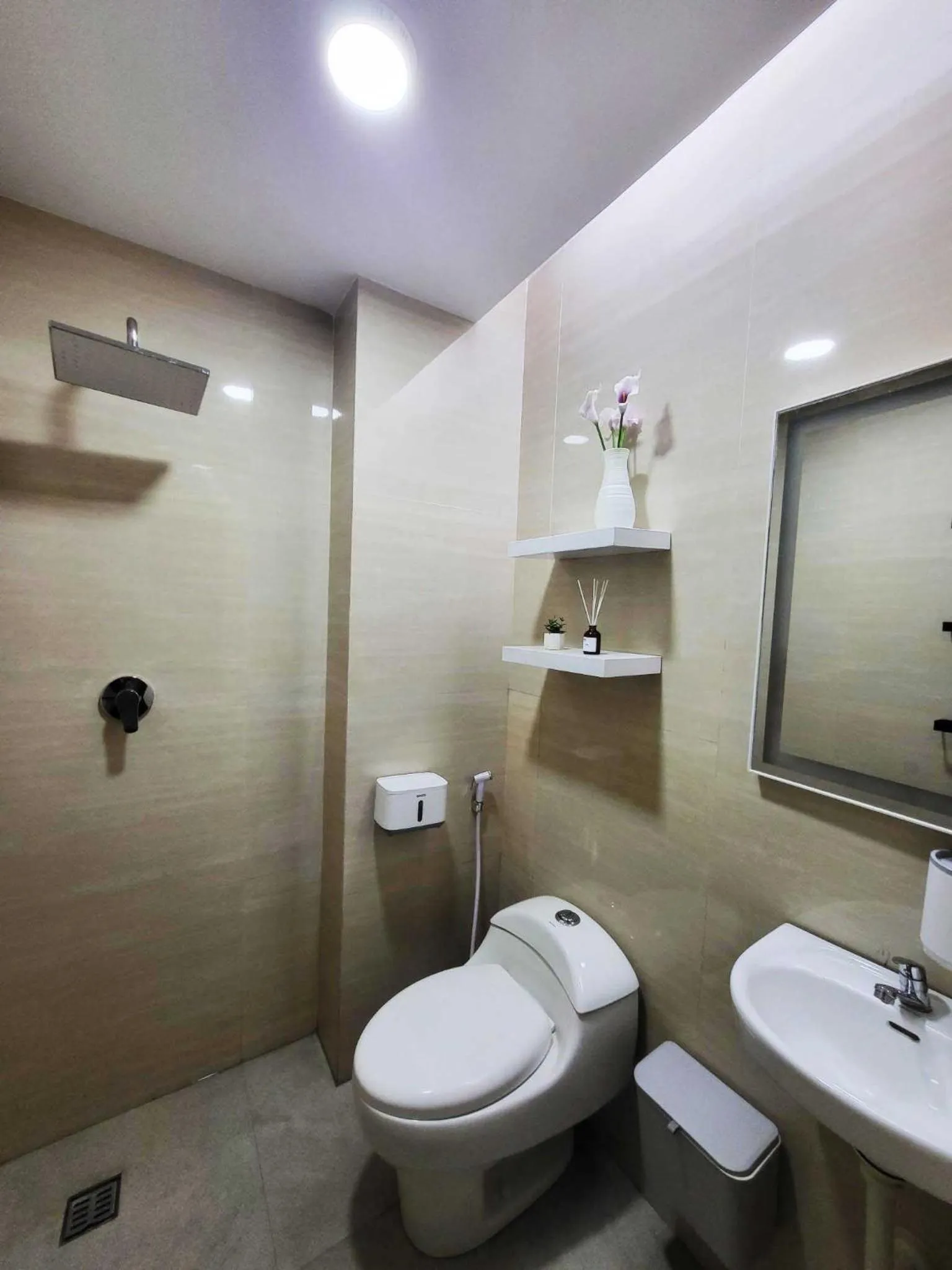 Shower in Cabin15 - Syariah