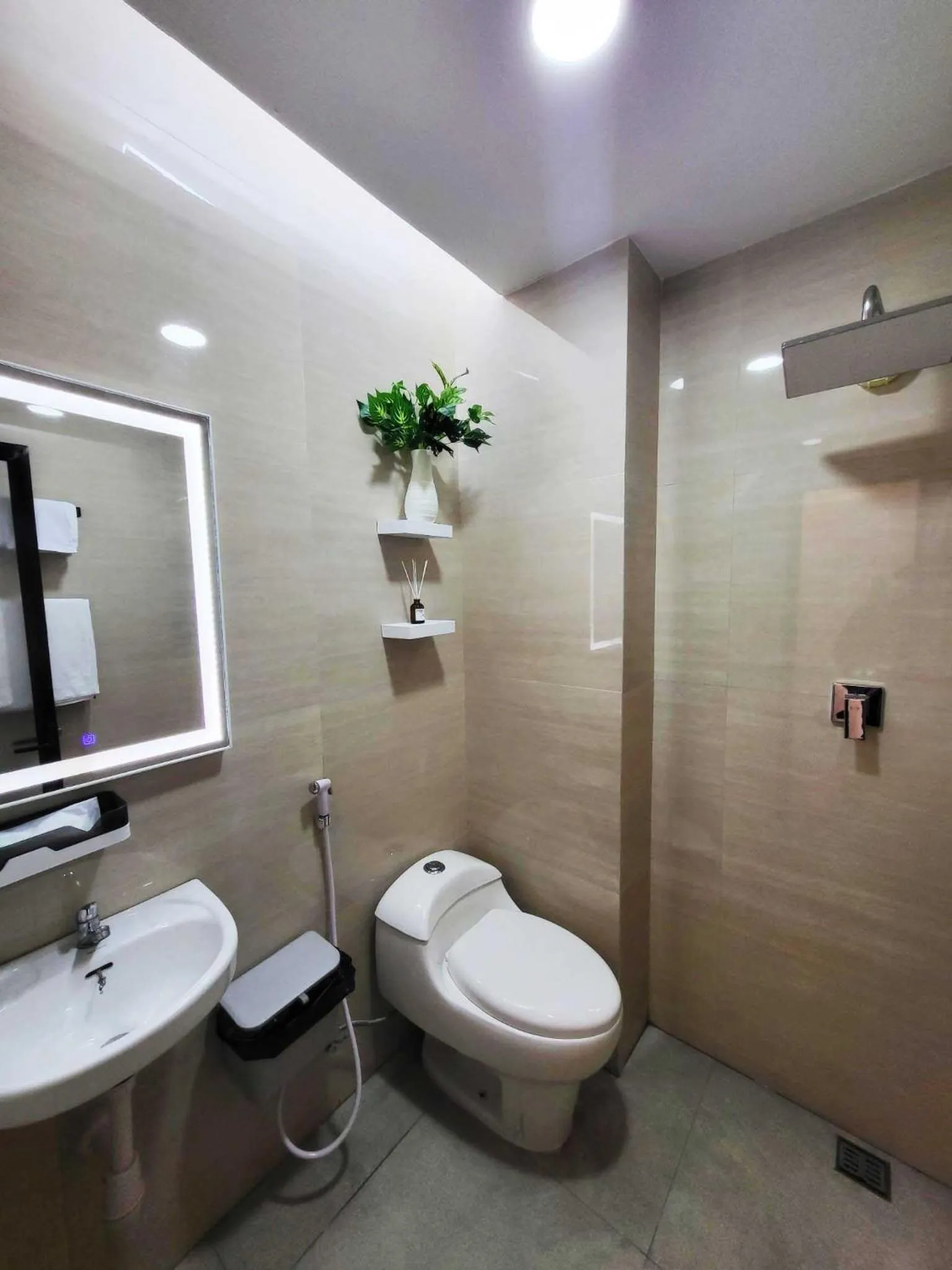 Shower in Cabin15 - Syariah