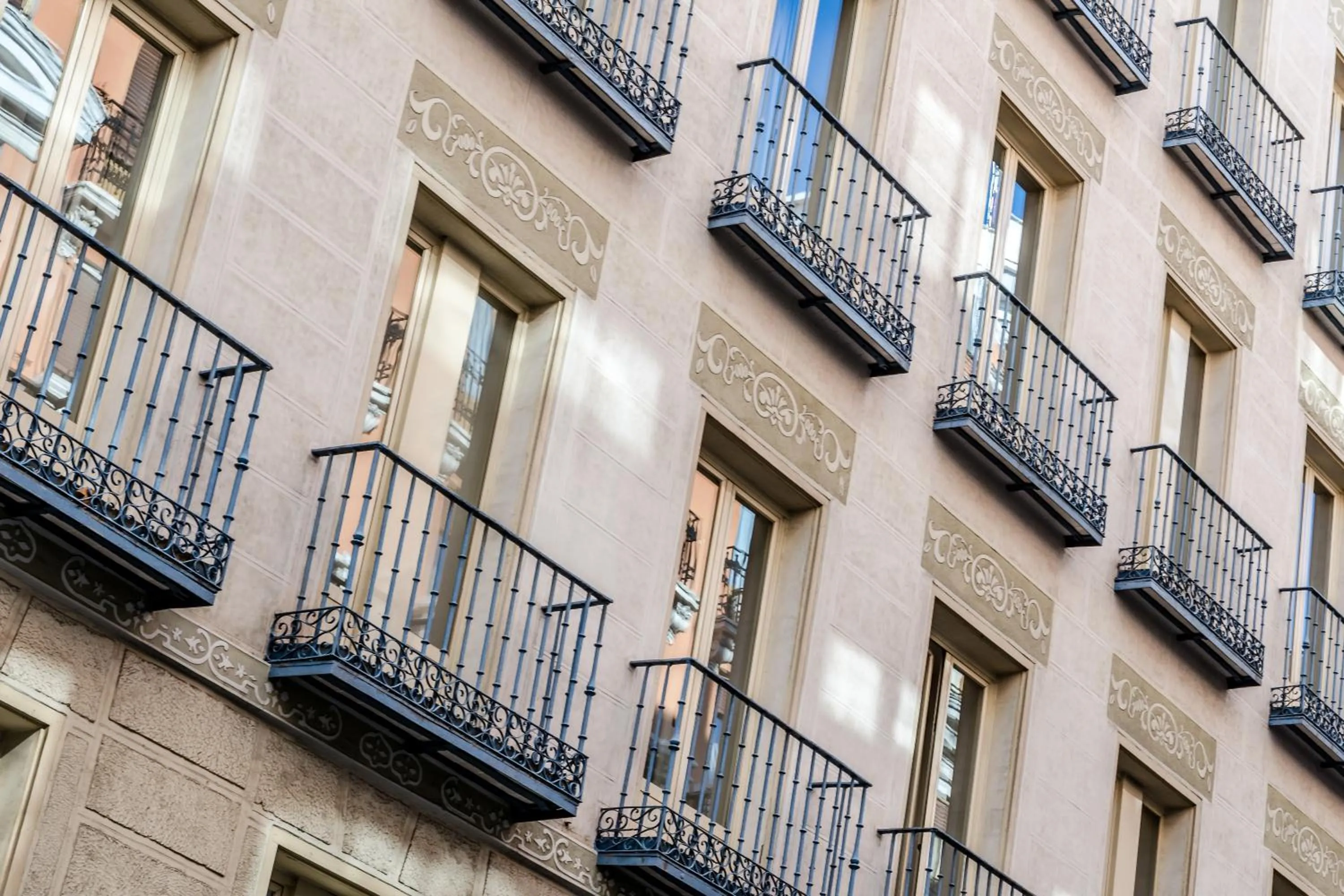 Facade/entrance in Exe Suites 33