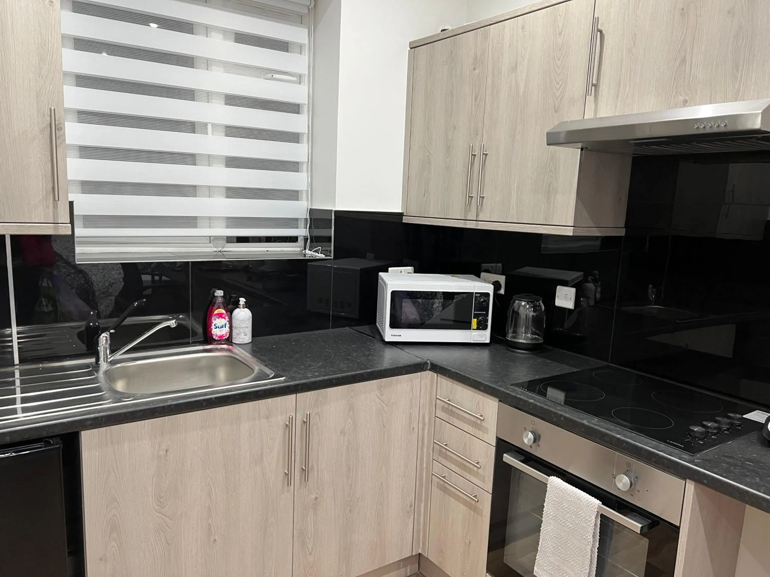Kitchen or kitchenette in Park View Serviced Apartment - Next to Northolt Tube Station - Near Central London & Wembley
