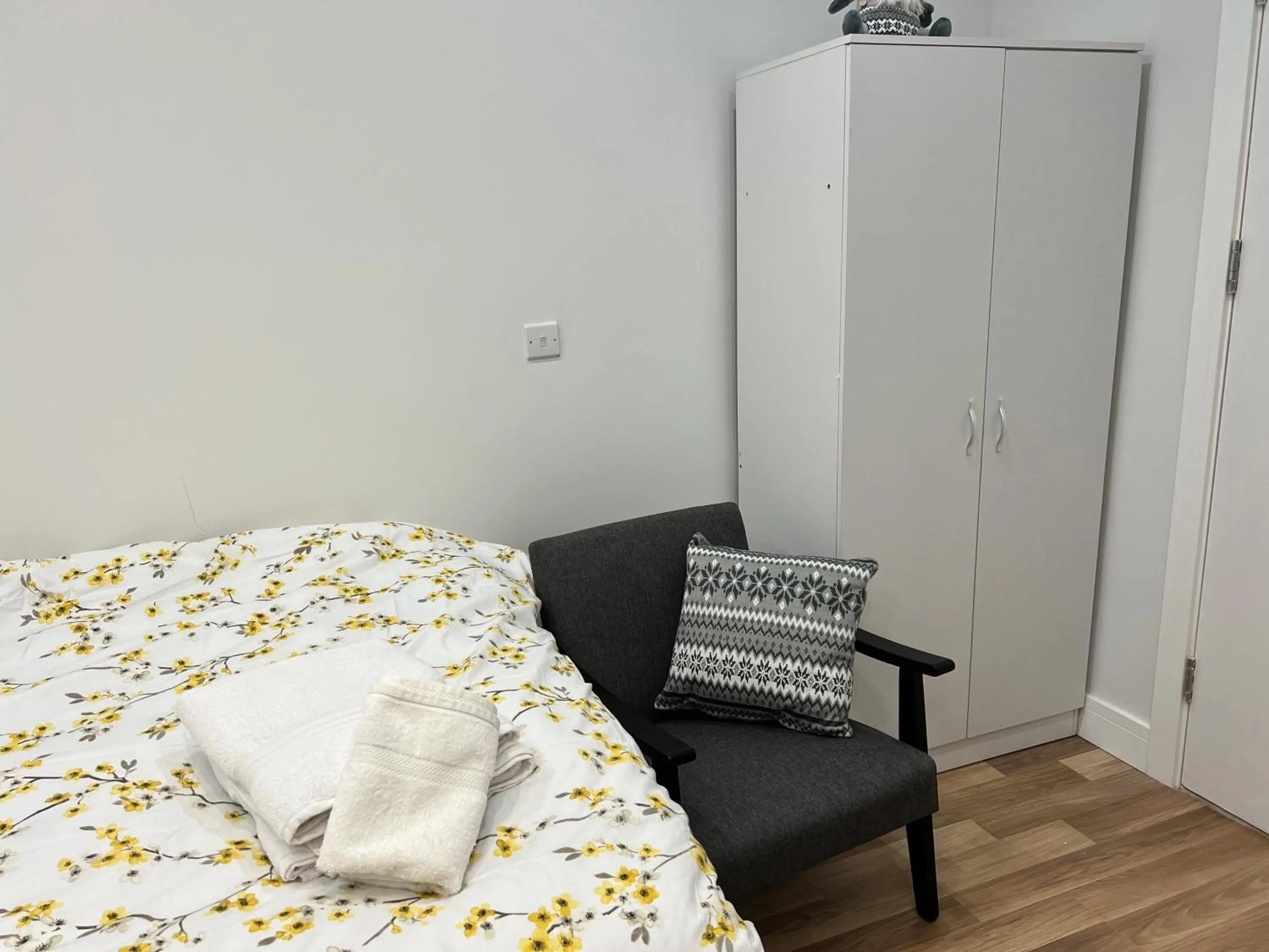 Bedroom, Bed in Park View Serviced Apartment - Next to Northolt Tube Station - Near Central London & Wembley