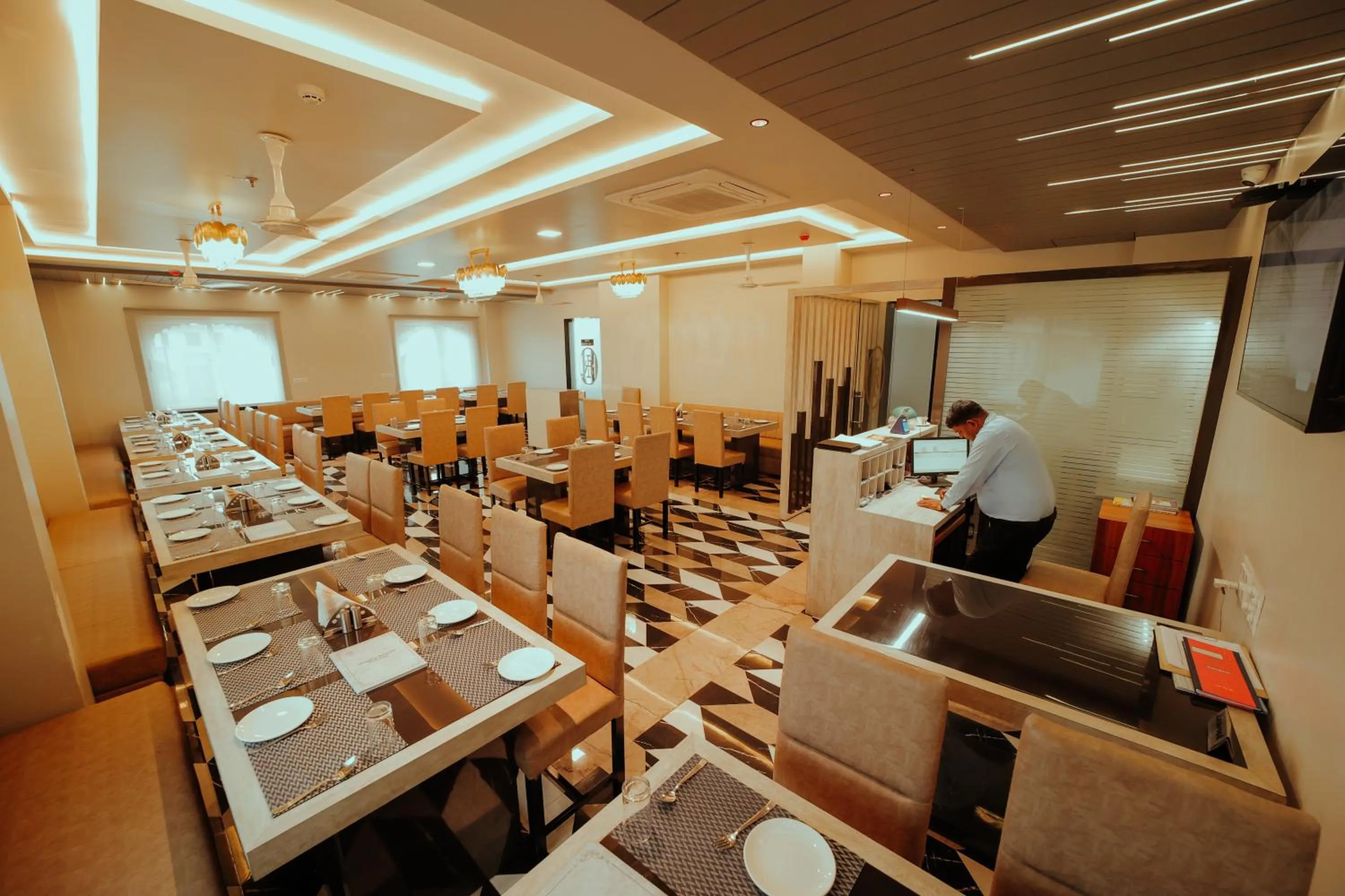 Restaurant/places to eat in IMAGICA RESORTS