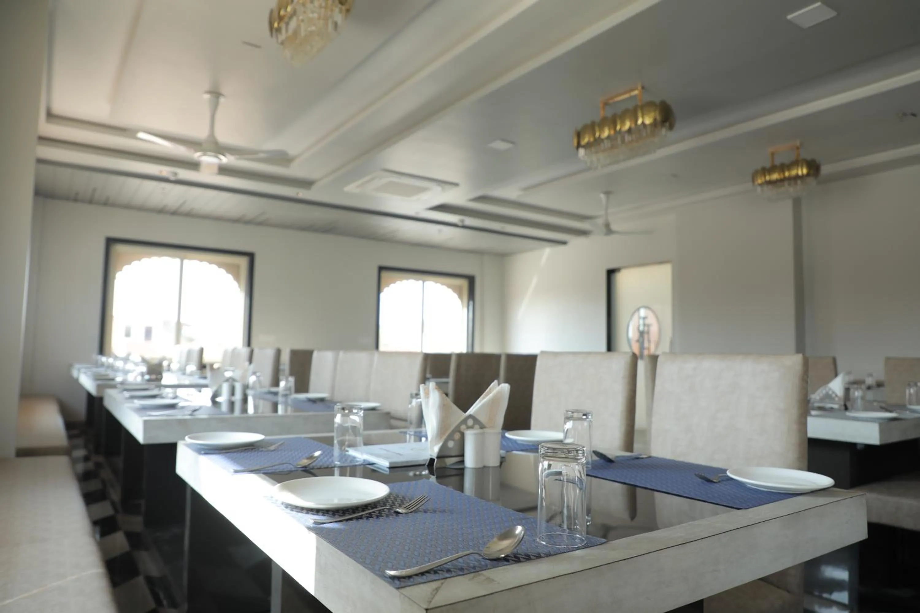 Restaurant/places to eat in IMAGICA RESORTS