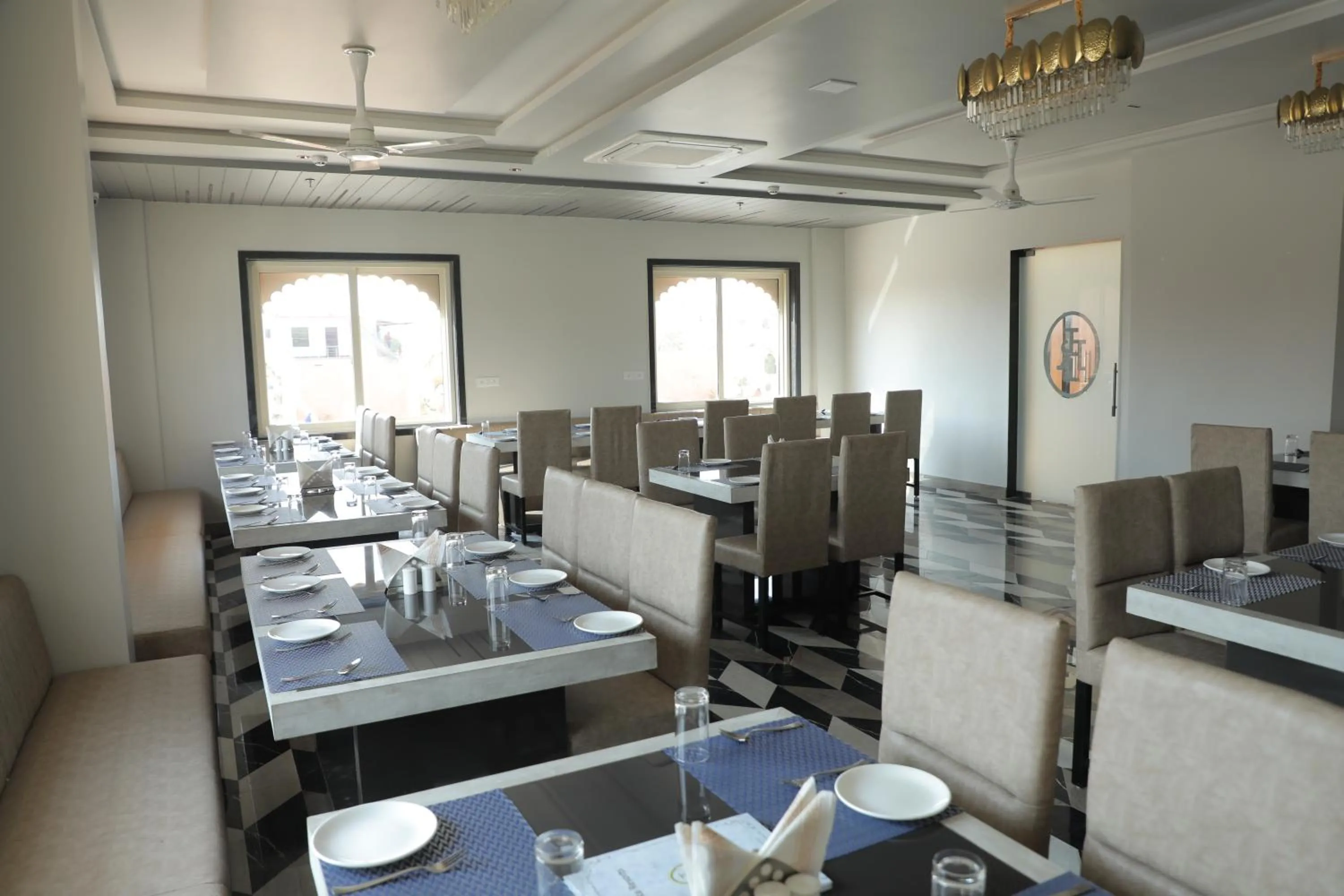 Restaurant/places to eat in IMAGICA RESORTS