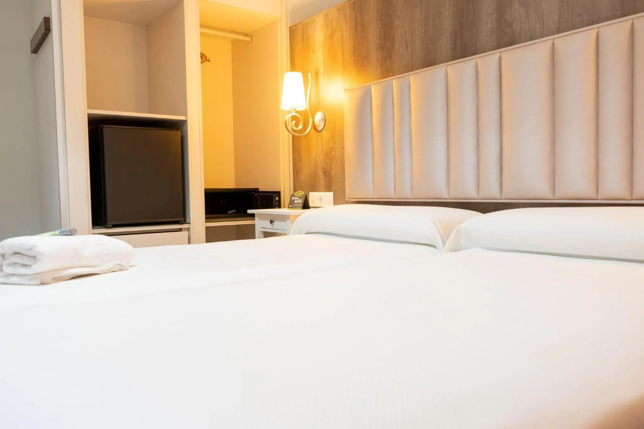 Photo of the whole room, Bed in Hotel Sercotel Doña Carmela