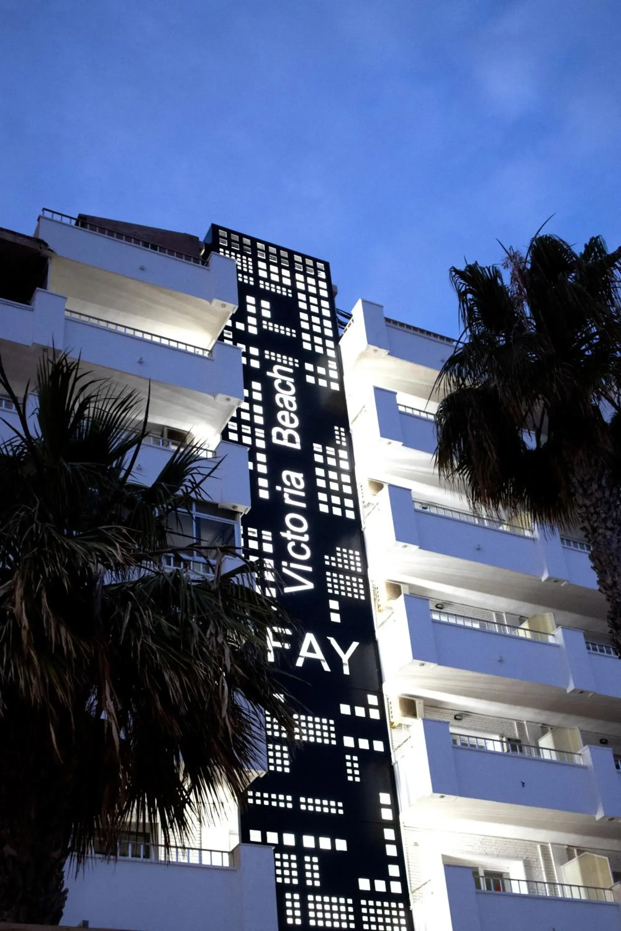 Property building in FAY Victoria Beach Property building in FAY Victoria Beach