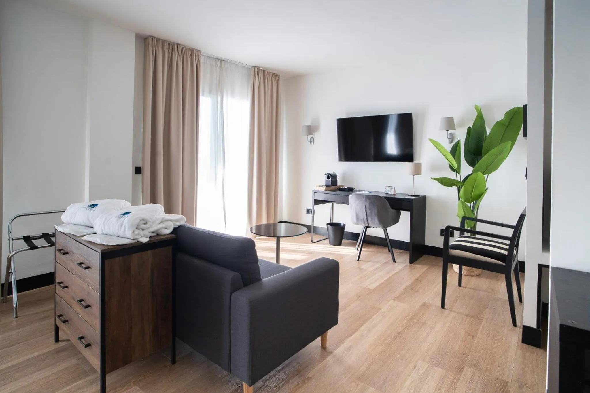 Seating area, Bed in FAY Victoria Beach