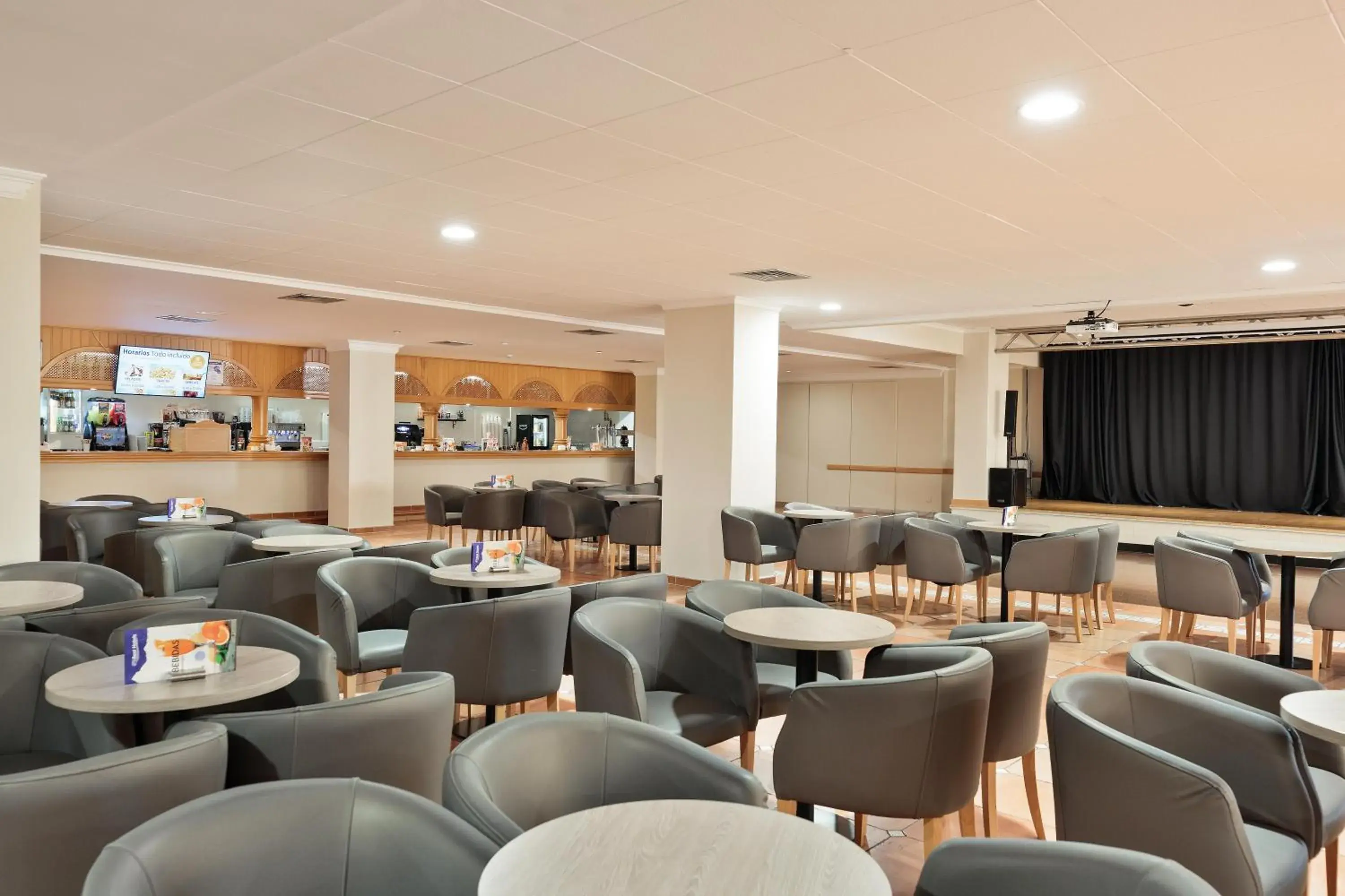 Lounge or bar in Hotel Best Roquetas Lounge or bar in Hotel Best Roquetas